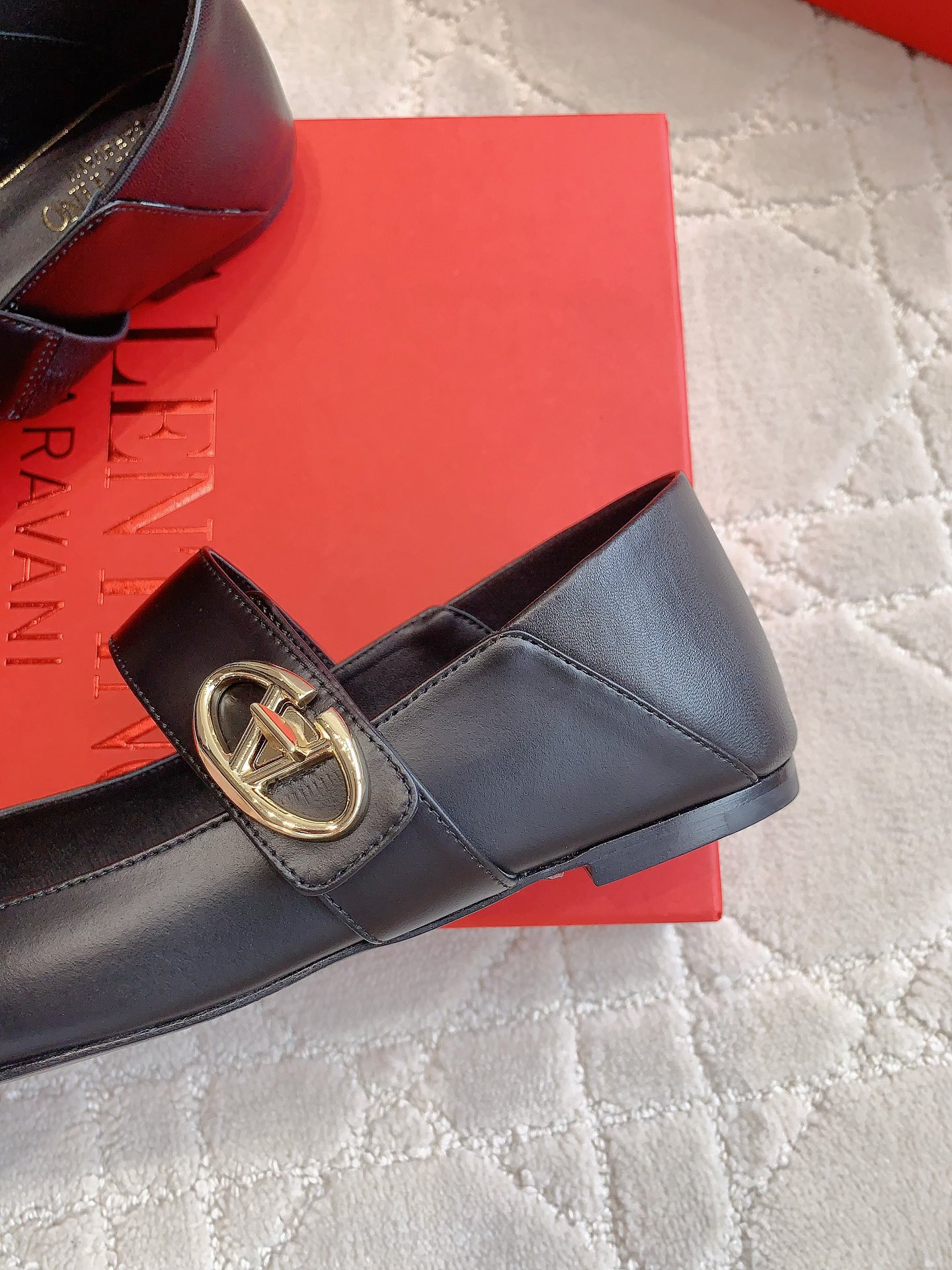 Valentin’s New Mary Jane Flats: Italian Leather, V-Buttons, Size 35-39, Worth $750 - 图片 7
