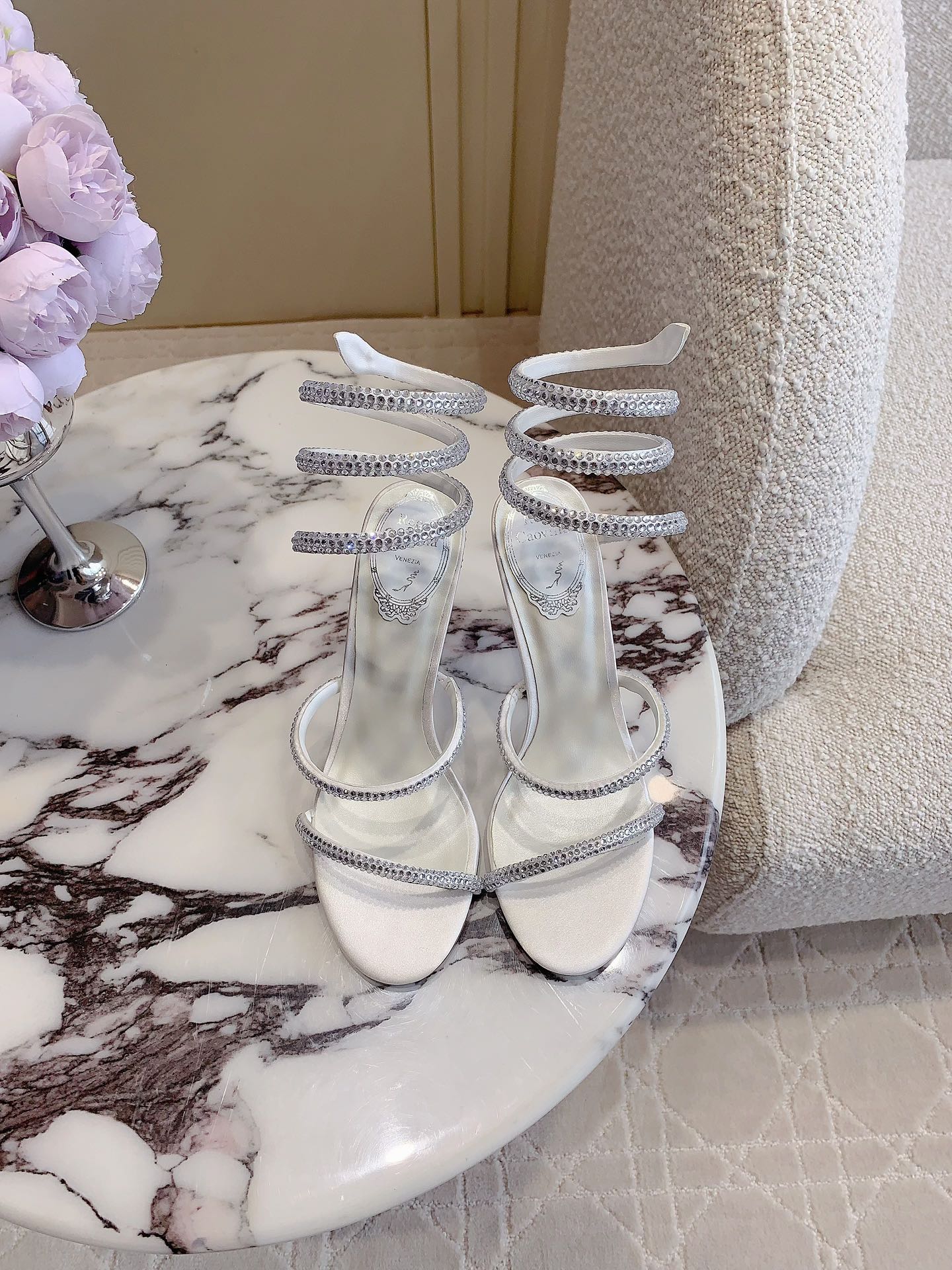 NO:468238,Ren* Caovill* new snake-shaped rhinestone high heel sandals. The serpentine belt is always fairy-like, surrounded by ankles. Exquisite shines. Shows unique details and dazzling marks. ~~ Silk upper plus imported A-grade rhinestones. Inner footbed sheepskin. Italian leather outsole. Heel height 9.5cm. Size 35-39 (34 40 41 42 43 customized), high heels, sandals, high heels, sheepskin, real silk, Leather soles19860909Ren* Caovill*新款蛇形水钻高跟凉鞋 永远仙气十足的蛇形带环绕脚踝 精致闪耀 展现独特的细节与耀眼的印记～～ 鞋面真丝加进口A级水钻 内里垫脚羊皮 意大利真皮大底 跟高9.5cm  尺码35-39（34 40 41 42 43定做）,高跟鞋凉鞋,sandals,high heels,sheepskin,real silk,Leather soles,Women's Shoes