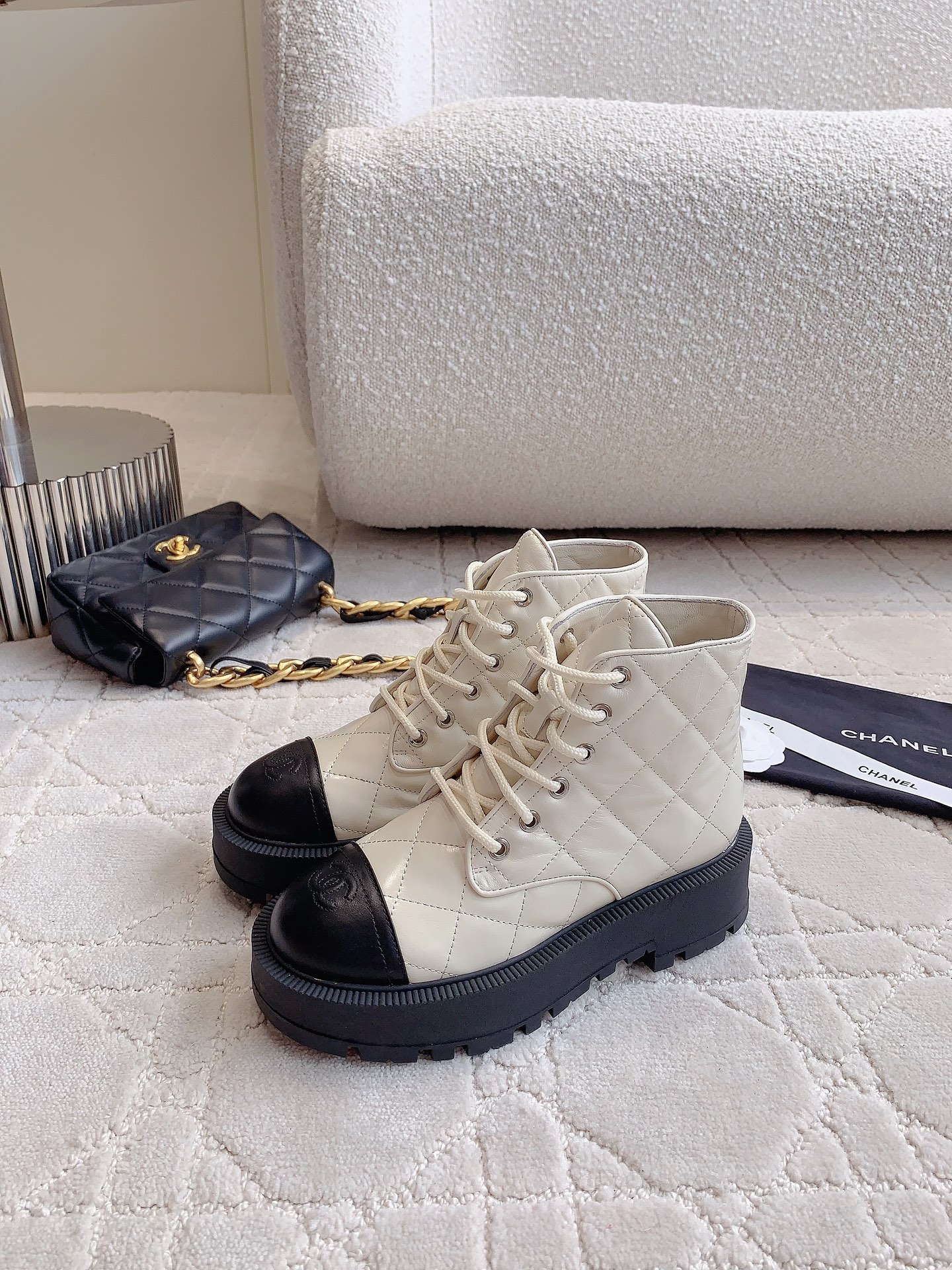 Chanel Bottes Courtes Cuir de veau vache Peau mouton