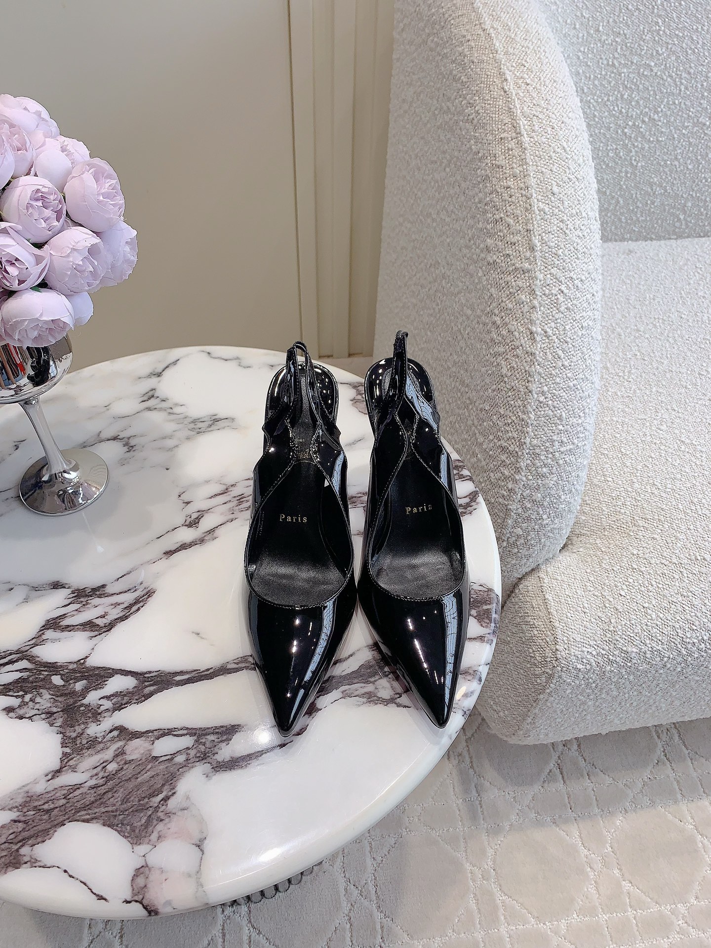 NO:460498,Christian Loubouti* New red-soled high heels, smooth curves outline the graceful style, showing off the sexy style, a thousand-year classic model, upper patent leather, inner footbed sheepskin, original imported AR1 top-grade leather outsole, heel height 9.5cm, size 35-39 (customized for 34.40.41.42.43), high heels, sandals, sandals, high heels, sheepskin, Leather soles19860909Christian Loubouti* 新款红底高跟鞋 流畅的曲线勾勒曼妙风情 尽显性感风姿 万年经典款 鞋面牛漆皮 内里垫脚羊皮 原版进口AR1顶级真皮大底 跟高9.5cm 尺码35-39（34.40.41.42.43定做）,高跟鞋凉鞋,sandals,high heels,sheepskin,Leather soles,Women's Shoes