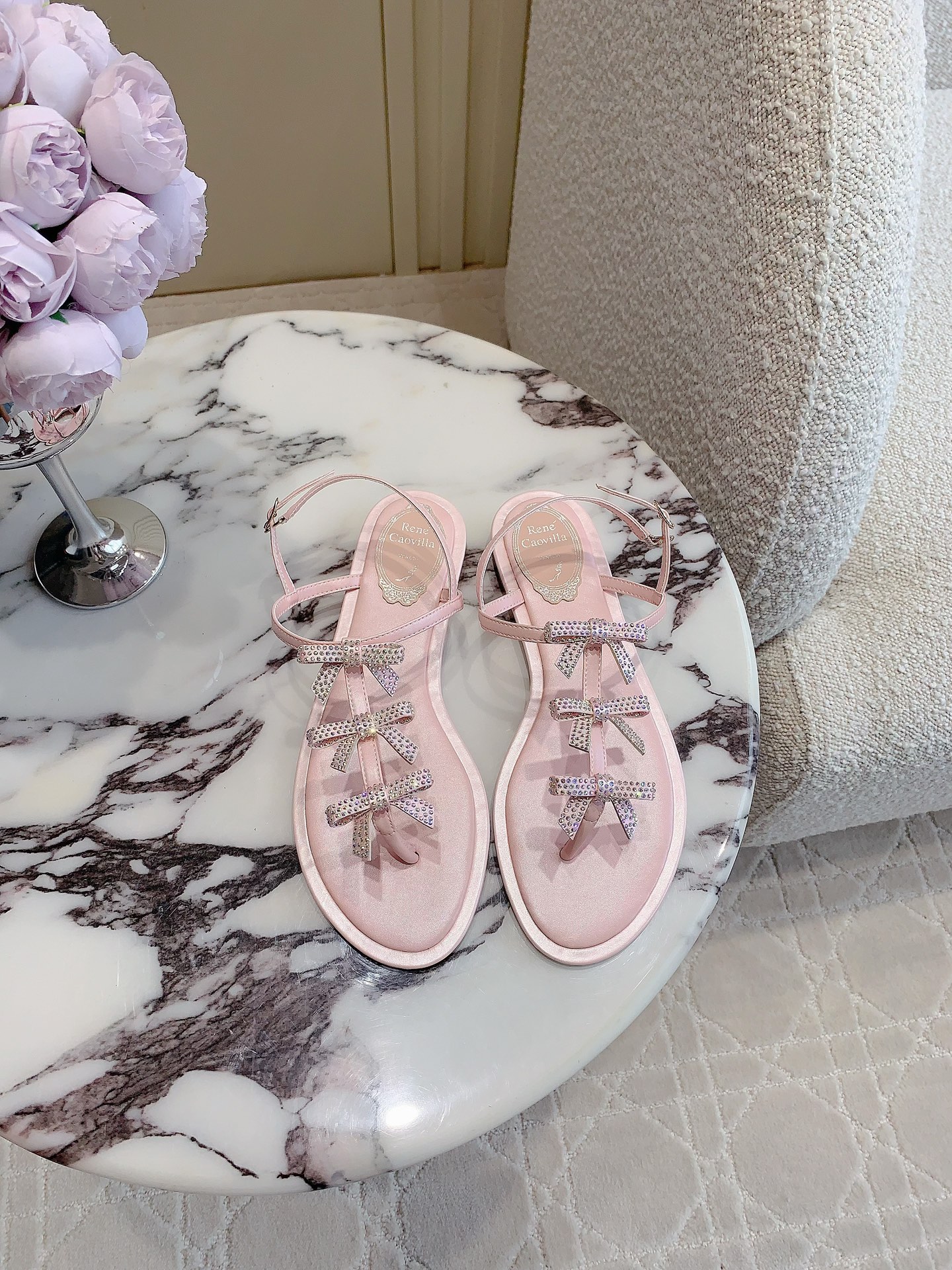 NO:468222,Ren* Caovill* classic rhinestone bow flat sandals elegant and exquisite, versatile and comfortable!  Cowhide upper, high temperature iron diamond, inner foot pad sheepskin, Italian leather outsole, size 35-39 (customized for 34, 40, 41, 42, 43), split-toed shoes, sandals, cowhide, sheepskin, Leather soles19860909Ren* Caovill*经典款水钻蝴蝶结平底凉鞋 优雅精致 百搭舒适！ 鞋面牛皮 高温烫钻 内里垫脚羊皮 意大利真皮大底 码数35-39（34、40、41、42、43定做）,分趾鞋,sandals,cowhide,sheepskin,Leather soles,Women's Shoes