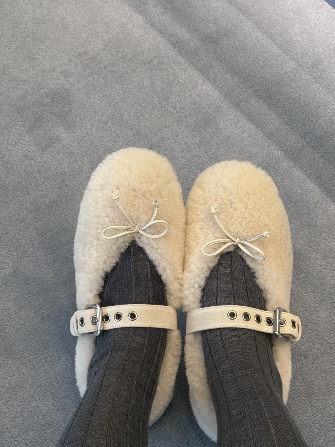 NO:479719,Demonstration of footwear, fur shoes19860909上脚示范,毛毛鞋,Women's Shoes