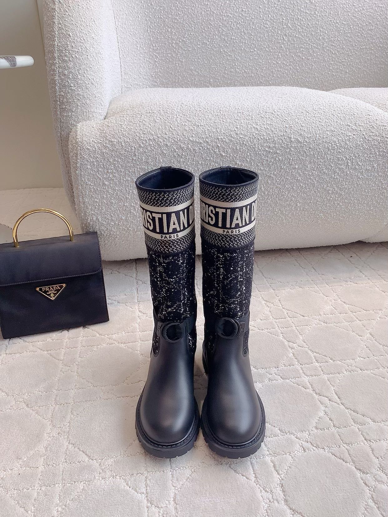 NO:460578,Dio* retro series long boots knight boots, very brand-recognizable element embroidery, making the whole pair of boots look so beautiful!  The boots are super cool, the upper imported calfskin is combined with technology fabric 3D embroidery, inner foot pad sheepskin, original mold opening Tpu outsole size 35-39 (40 41 custom made), boots, dior, boots, cowhide, sheepskin19860909Dio*复古系列长靴骑士靴 很有品牌辨识度的元素刺绣 让整双靴子颜值爆棚！靴型超级赞 上脚太酷了 鞋面进口小牛皮拼科技面料3D刺绣 内里垫脚羊皮 原版开模Tpu大底 尺码35-39（40 41定做）,靴子,dior,boots,cowhide,sheepskin,Women's Shoes