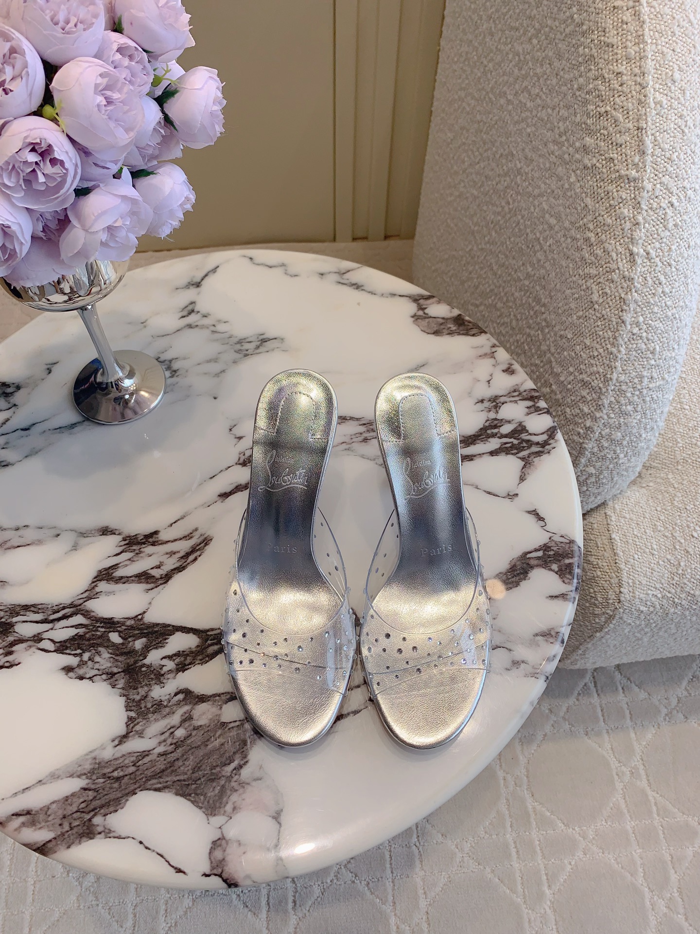 NO:168165,Christian Loubouti* New rhinestone transparent red sole high heels bling bling rhinestone decoration shines bright, rich and charming, interwoven into a fairy tale dream. Upper imported transparent PVC material footbed sheepskin original imported AR1 top leather outsole heel height 9cm size 35-39 (34.40.41.42.43 custom made), high heels, sheepskin, Leather soles19860909Christian Loubouti* 新款水钻透明红底高跟鞋 bling bling水钻装饰 闪耀夺目 富贵迷人 交织出童话般的梦境 鞋面进口透明PVC材质 垫脚羊皮 原版进口AR1顶级真皮大底 跟高9cm 尺码35-39（34.40.41.42.43定做）,高跟鞋,high heels,sheepskin,Leather soles,Women's Shoes