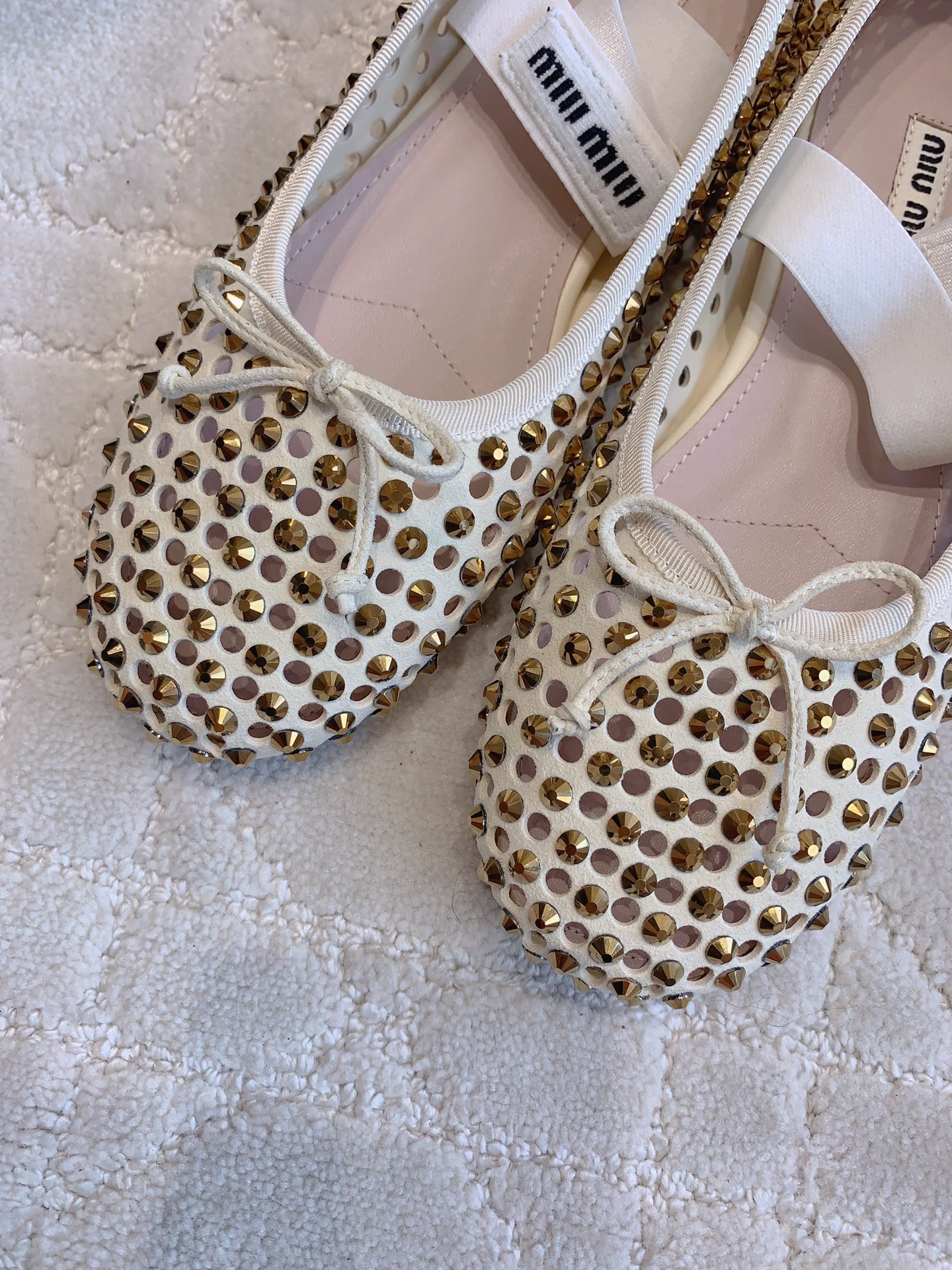 Luxurious Ballet Shoes: Miu’s Perfect Match of Style and Comfort - 图片 5