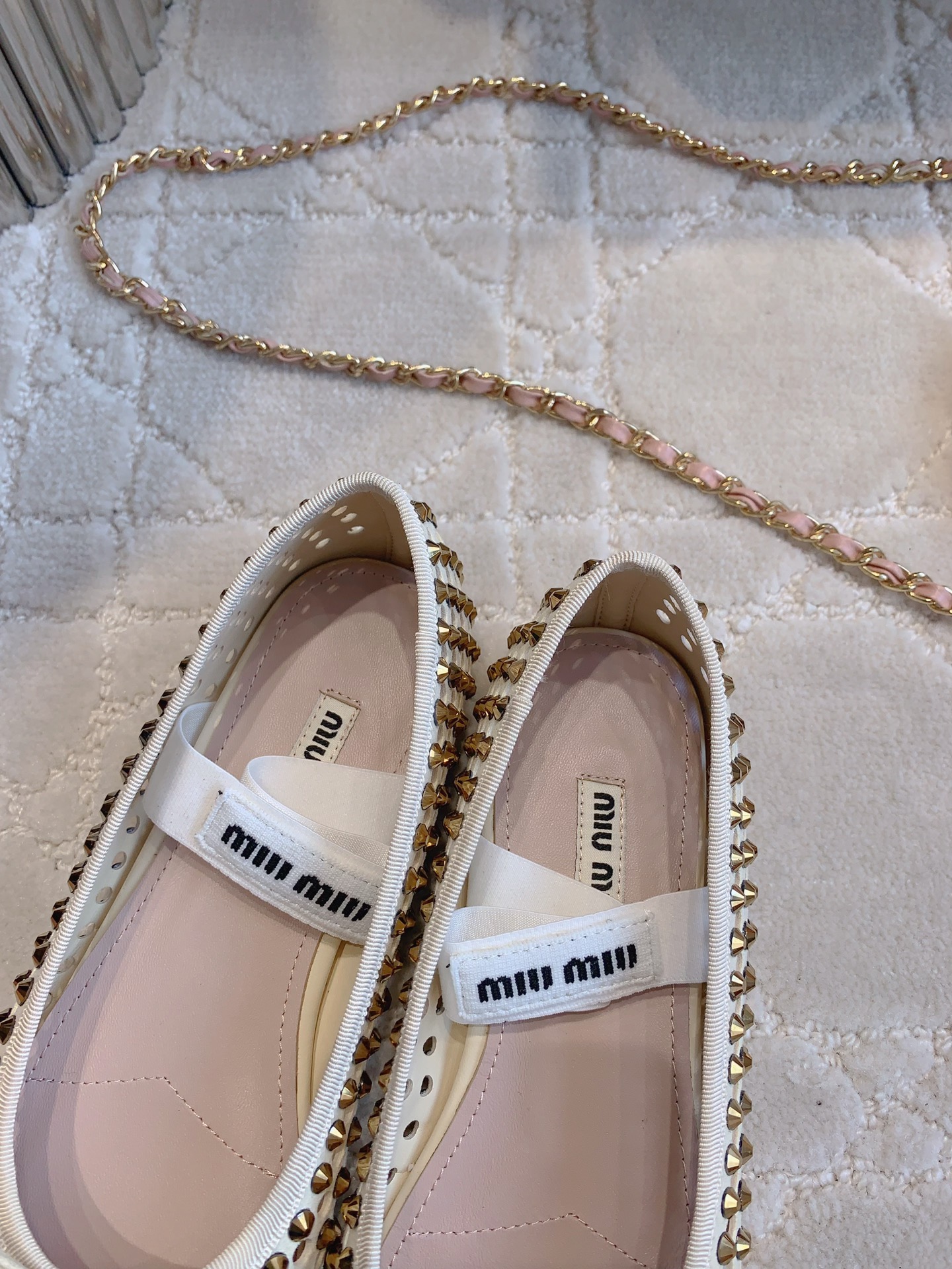 Luxurious Ballet Shoes: Miu’s Perfect Match of Style and Comfort - 图片 6