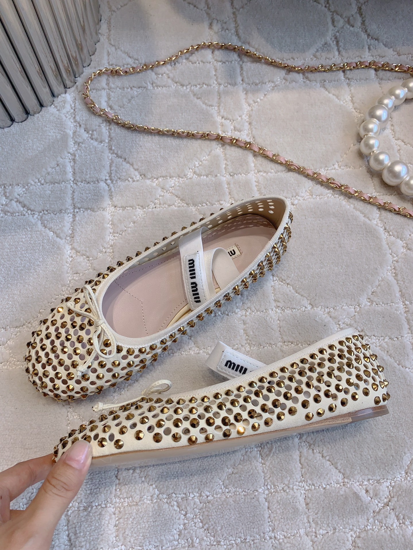Luxurious Ballet Shoes: Miu’s Perfect Match of Style and Comfort - 图片 4