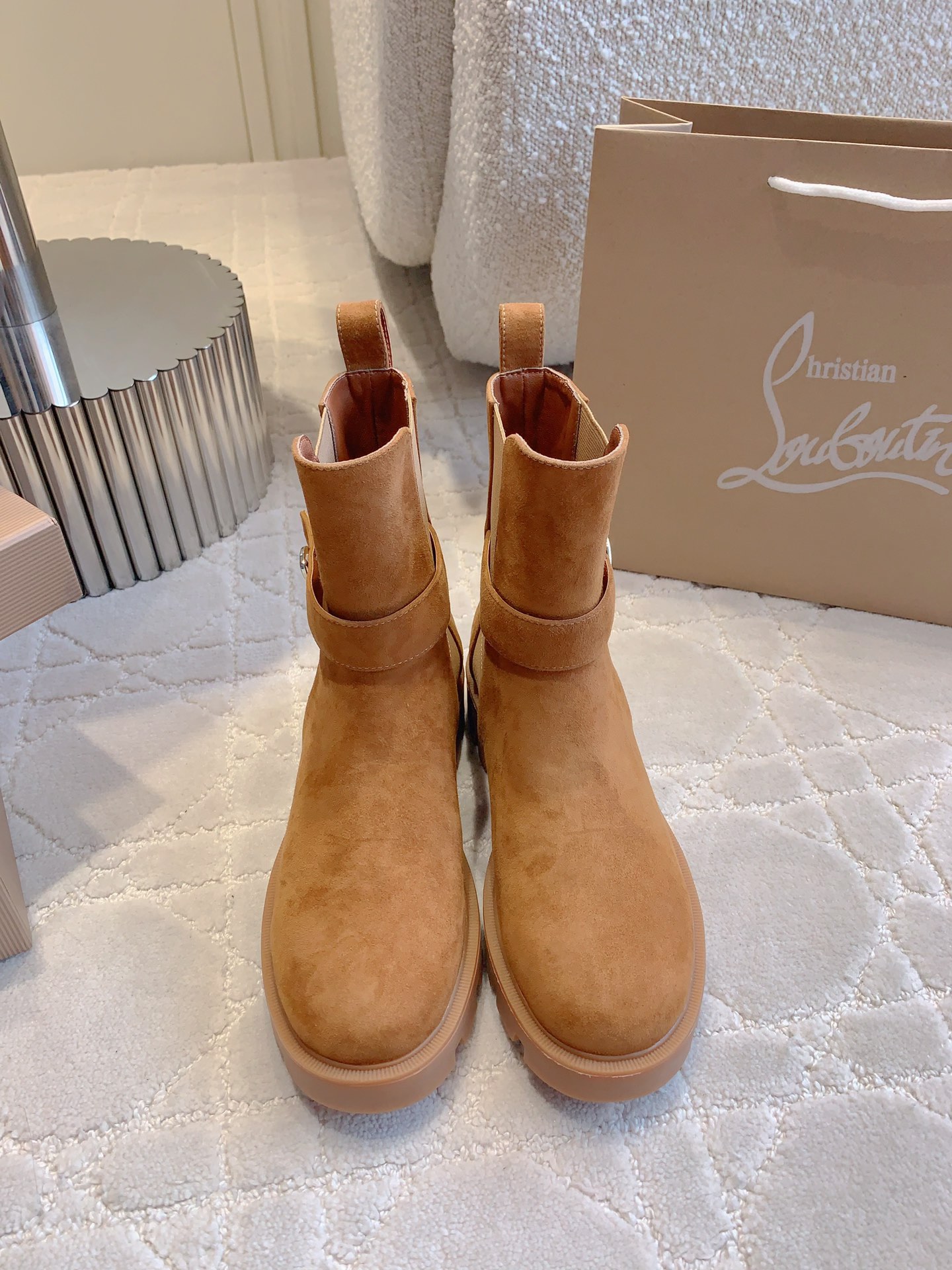NO:460474,Christian Loubouti* new Chelsea thick-soled boots, super slim on the feet, a versatile tool for autumn and winter, easy to wear, no tired feet, cowhide, inner foot padded sheepskin, original open molded sole, 4cm thick, size 35-39 (34 40 41 42 43 customized), boots, boots, cowhide, sheepskin19860909Christian Loubouti*新款切尔西厚底短靴 上脚超级显瘦 秋冬百搭神器 好穿不累脚 鞋面牛皮 内里垫脚羊皮 原版开模大底 底厚4cm 尺码35-39（34 40 41 42 43定做）,靴子,boots,cowhide,sheepskin,Women's Shoes
