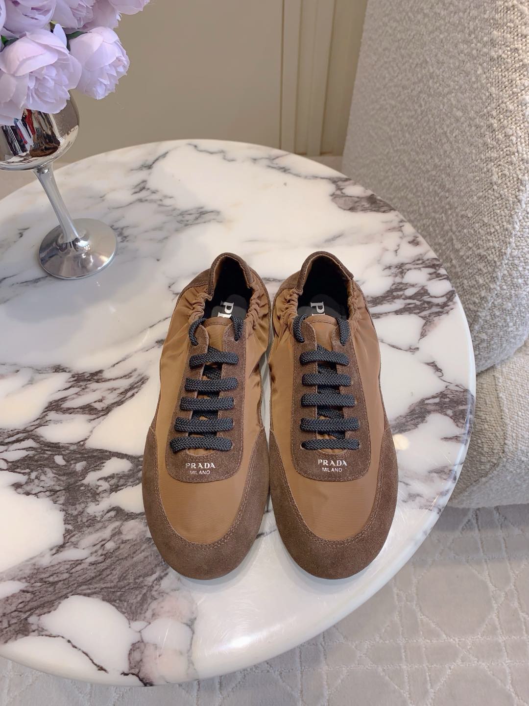 NO:174441,Prad* new lazy shoes, training shoes, casual shoes, very high-end color matching, so beautiful on the feet, close your eyes, can be used to control all kinds of outfits, versatile and comfortable, original fabric splicing, cow back velvet, inner foot pad sheepskin, original open mold sole, size 35-39 (customized for 40), casual shoes/sports shoes, prada, sneakers, sheepskin19860909Prad*新款懒人鞋德训鞋休闲鞋 配色非常高级 上脚太好看啦 闭眼入 各种穿搭都能驾驭 百搭又舒适  鞋面原版布面拼接牛反绒 内里垫脚羊皮 原版开模大底 尺码35-39（40定做）,休闲鞋/运动鞋,prada,sneakers,sheepskin,Women's Shoes