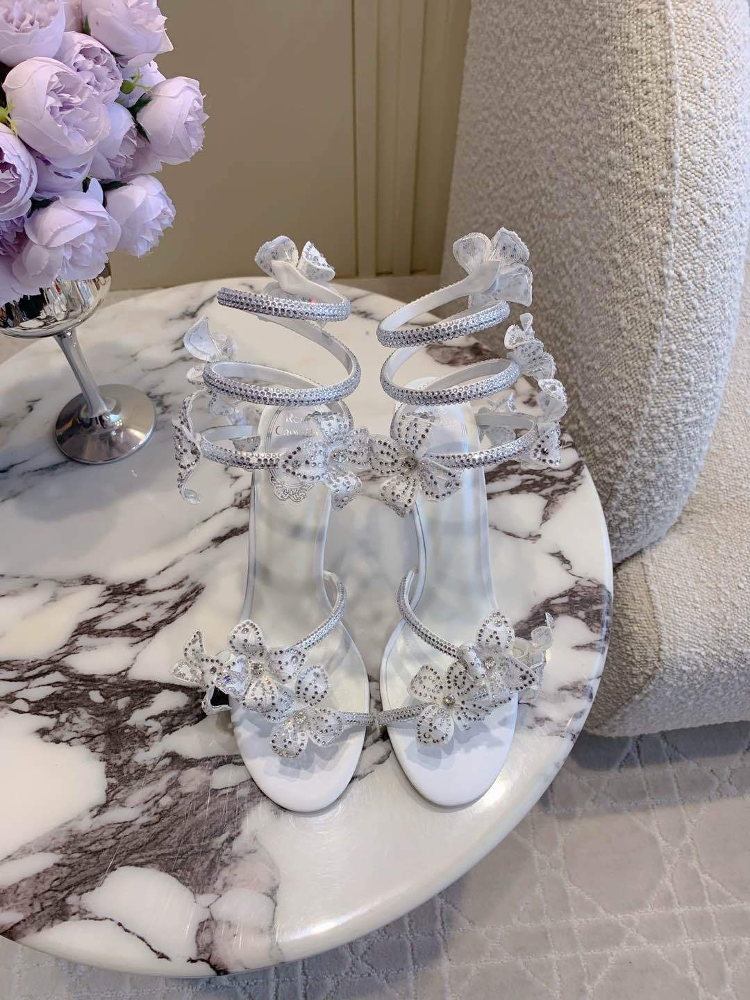 NO:129933,Ren* Caovill* New crystal flower high heel sandals bling bling exquisite and imposing fairy butterfly snake straps are brilliant and full of fairy spirit. They can be called handicrafts. Imported fabrics, lace and super flashing rhinestones, footbed sheepskin, Italian leather outsole, heel height 9.5cm, size 35-39 (34 40 41 42 43 customized), high heels, sandals, high heels, sheepskin, Leather soles19860909Ren* Caovill* 新款水晶花朵高跟凉鞋 bling bling精致逼人 仙女蝴蝶蛇形绑带光彩熠熠 仙气十足 堪称工艺品 面料进口蕾丝加超闪水钻 垫脚羊皮 意大利真皮大底 跟高9.5cm 尺码35-39（34 40 41 42 43定做）,高跟鞋,sandals,high heels,sheepskin,Leather soles,Women's Shoes