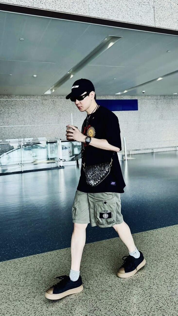 NO:174465,Footwear demonstration, casual shoes/sports shoes, sneakers19860909上脚示范,休闲鞋/运动鞋,sneakers,Women's Shoes