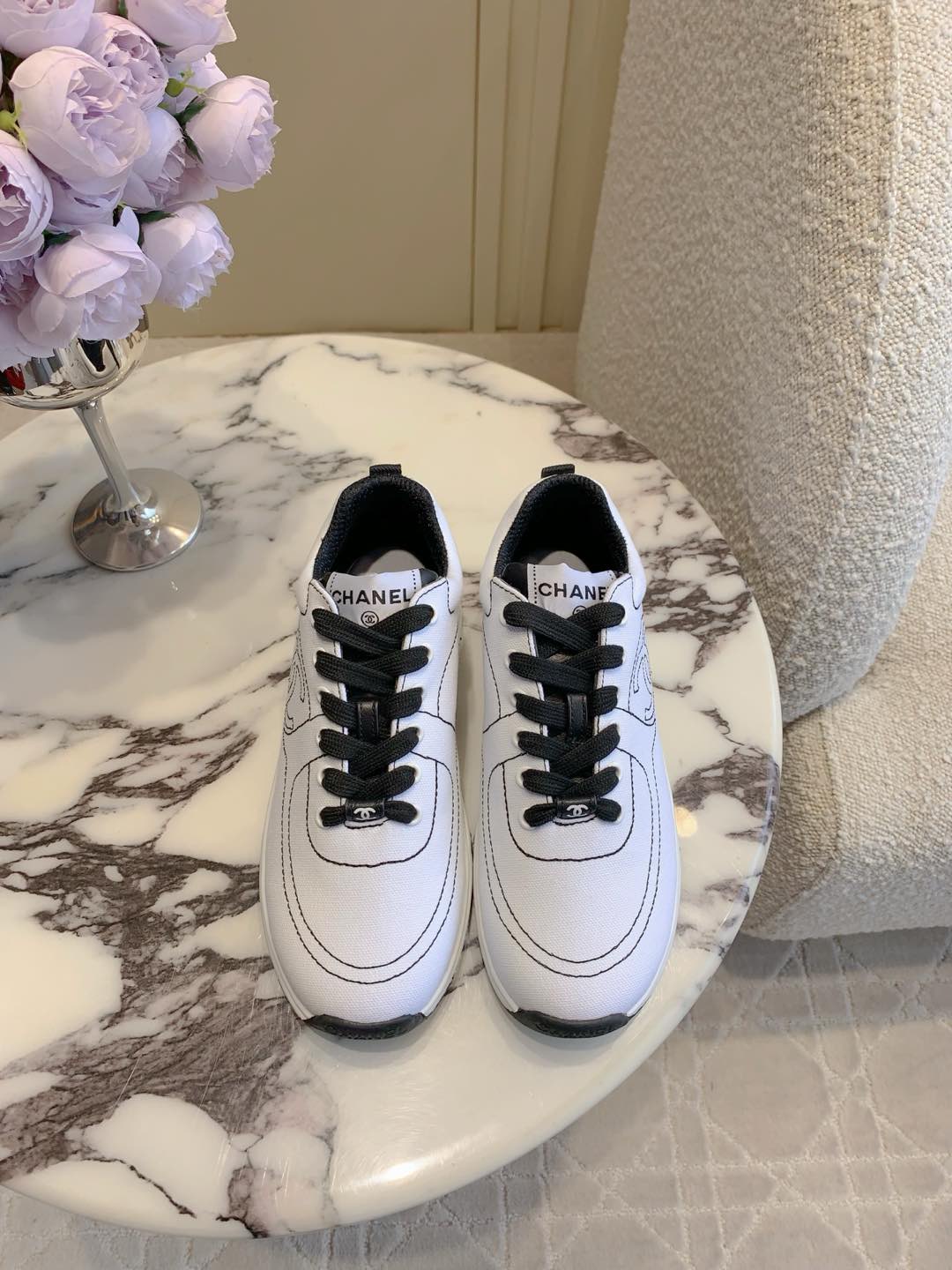 NO:174447,CHANE's newest embroidered sneakers Coco must-have for girls. You can always trust the Chanel designer's vision. Extremely comfortable and comfortable. No pressure on the feet. Size 35-39 (40 41 42 customized), casual shoes/sports, chanel, chanel, sneakers19860909CHANE*新款刺绣运动鞋 Coco女孩必入 永远可以相信香奈儿设计师的眼光 上脚绝绝子 舒适度满分 上脚无压力 尺码35-39（40 41 42定做）,休闲鞋/运动鞋,chanel,chanel,sneakers,Women's Shoes