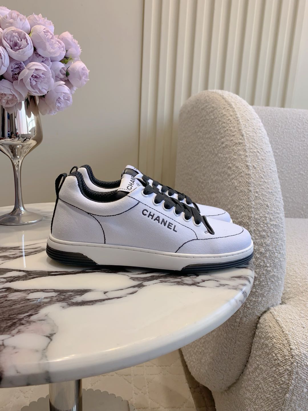 NO:174452,CHANE's newest letter embroidered board shoes casual shoes Coco girls must-have. You can always trust the Chanel designer's vision. The foot is absolutely perfect. Comfortable. No pressure on the foot. Size 35-39 (40 41 42 customized), casual shoes/sports shoes, chanel, chanel, sneakers19860909CHANE*新款字母刺绣板鞋休闲鞋 Coco女孩必入 永远可以相信香奈儿设计师的眼光 上脚绝绝子 舒适度满分 上脚无压力 尺码35-39（40 41 42定做）,休闲鞋/运动鞋,chanel,chanel,sneakers,Women's Shoes