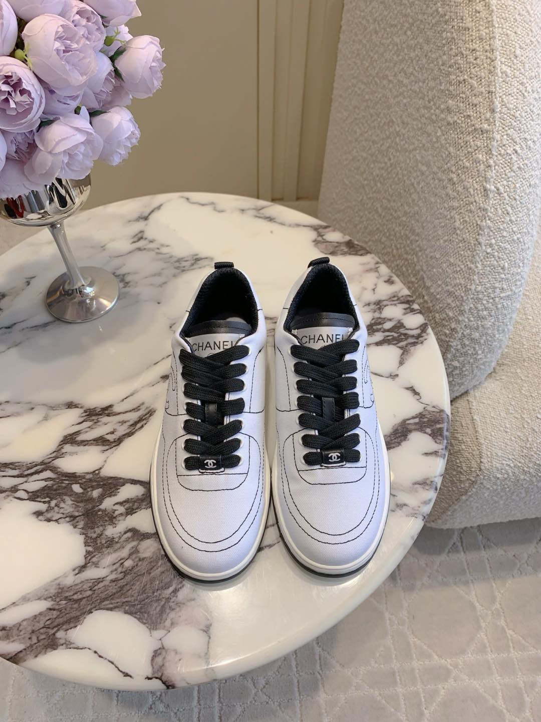 NO:174451,CHANE's newest embroidered board shoes casual shoes Coco girls must-have. You can always trust the Chanel designer's vision. The foot is absolutely perfect. Comfortable. No pressure on the foot. Size 35-39 (40 41 42 customized), casual shoes/sports shoes, chanel, chanel, sneakers19860909CHANE*新款刺绣板鞋休闲鞋 Coco女孩必入 永远可以相信香奈儿设计师的眼光 上脚绝绝子 舒适度满分 上脚无压力 尺码35-39（40 41 42定做）,休闲鞋/运动鞋,chanel,chanel,sneakers,Women's Shoes