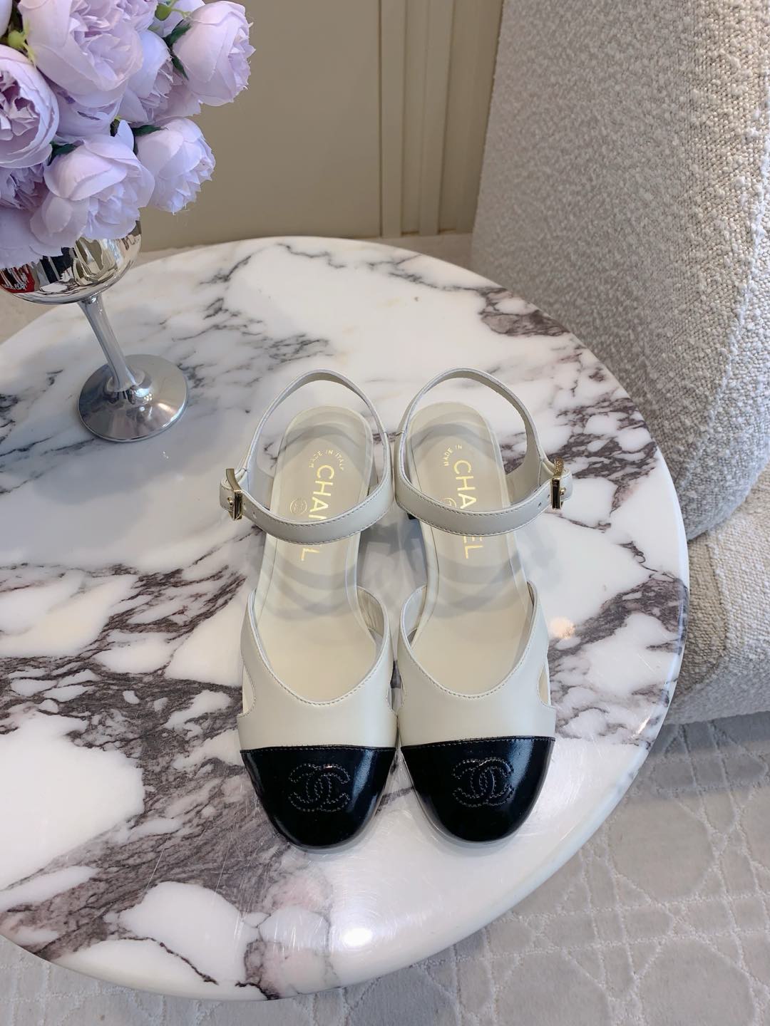 NO:174416,CHANE's newest sling back thick heel sandals, classic simple and versatile, easy to wear, classic double C embroidery, exquisite, super soft sheepskin, inner foot pad sheepskin, Italian genuine leather outsole, heel height 3.5cm, size 35-39 (40 41 custom made), sandals, chanel, sandals, sheepskin, Leather soles19860909CHANE*新款sling back粗跟凉鞋 经典简约百搭 好穿不过时 经典双Ｃ刺绣尽显精致 鞋面超软羊皮 内里垫脚羊皮 意大利真皮大底 跟高3.5cm 尺码35-39（40 41定做）,凉鞋,chanel,sandals,sheepskin,Leather soles,Women's Shoes