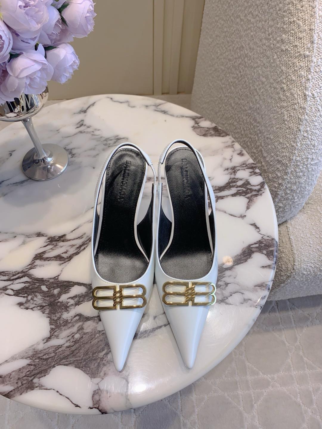 NO:174433,Balancing* classic high heels shoes, small pointed toe design elongate the leg lines, classic double B-buckle decoration atmospheric and durable, upper cowhide, inner foot pad sheepskin Italian leather outsole Heel height 7.5cm Size 35-39 (34 40 41 42 customized), high heels, high heels, cowhide, sheepskin, Leather soles19860909Balancing*经典款高跟单鞋 小尖头设计拉长腿部线条 经典双B扣装饰大气又耐看 鞋面牛皮 内里垫脚羊皮 意大利真皮大底 跟高7.5cm 尺码35-39（34 40 41 42定制）,高跟鞋,high heels,cowhide,sheepskin,Leather soles,Women's Shoes