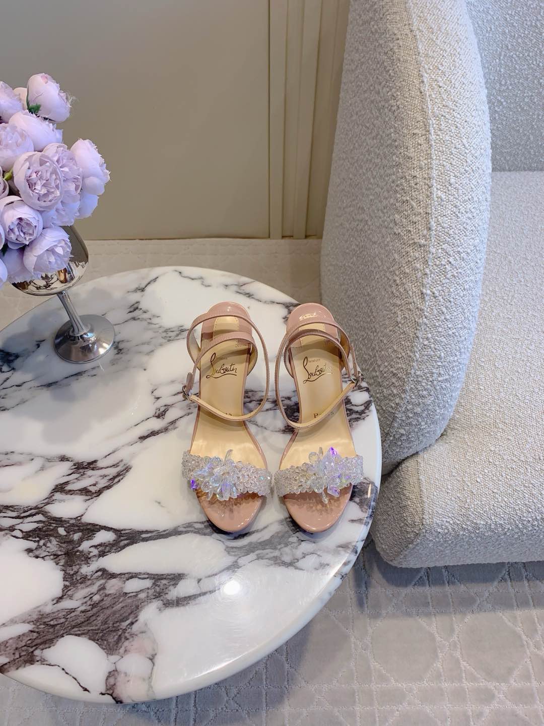 NO:174454,Christian Loubouti* New crystal red sole high heel sandals super heavy shine, rich and charming, interwoven into a fairy tale dream, hand-sewn crystal on the upper cowhide, inner footbed sheepskin Original imported AR1 top-grade leather outsole Heel height 10cm Size 35-39 (34.40.41.42.43 Customized), sandals, christian louboutin, sandals, cowhide, sheepskin, Leather soles19860909Christian Loubouti* 新款水晶红底高跟凉鞋 超级重闪耀夺目 富贵迷人 交织出童话般的梦境 鞋面牛皮手工缝制水晶 内里垫脚羊皮 原版进口AR1顶级真皮大底 跟高10cm 尺码35-39（34.40.41.42.43定做）,凉鞋,christian louboutin,sandals,cowhide,sheepskin,Leather soles,Women's Shoes