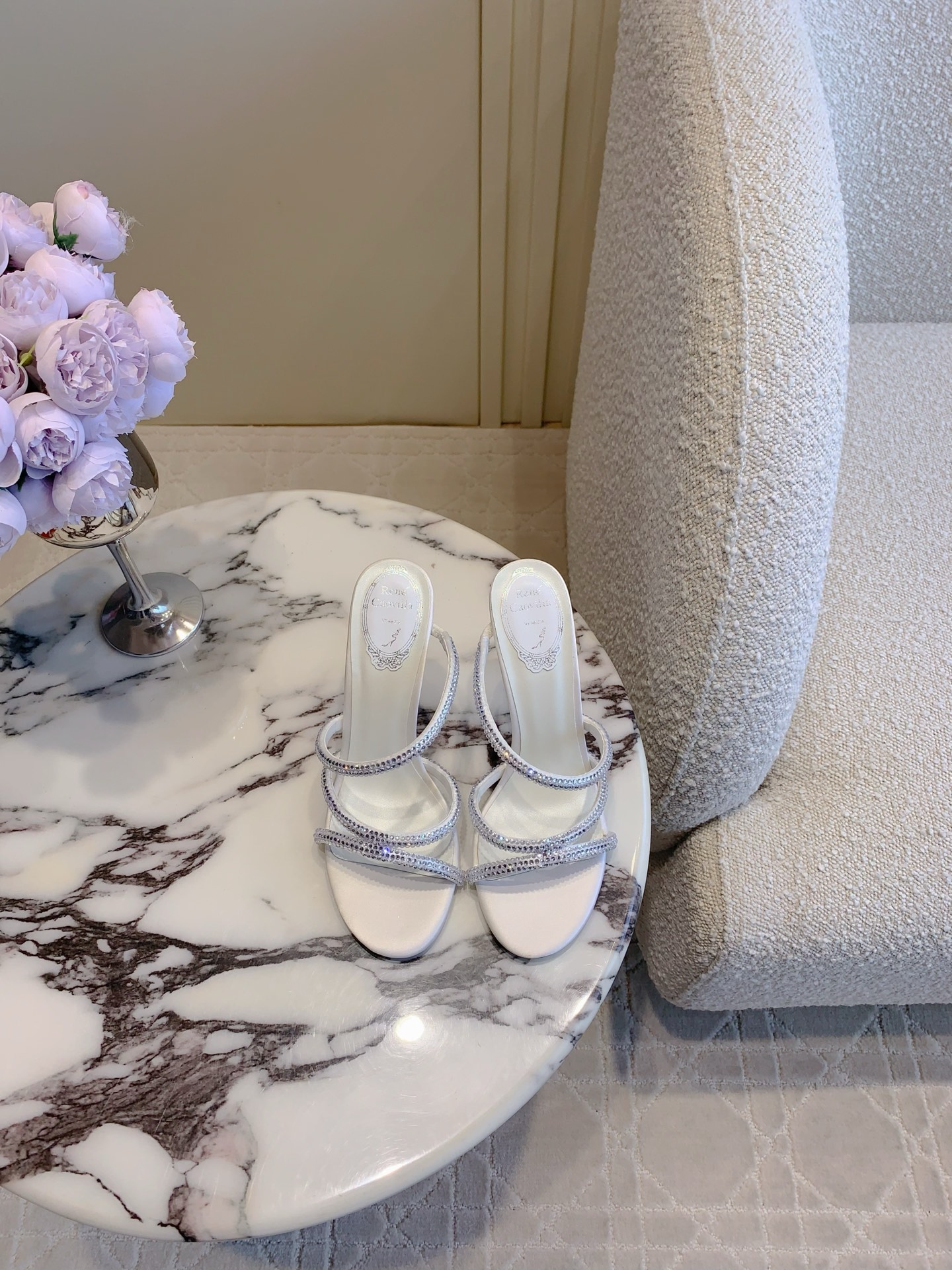 NO:174406,Ren* Caovill* new rhinestone high heel sandals, always fairy-like, surround the ankle, exquisite and shining, showing unique details and dazzling marks~~ Upper silk imported A-grade rhinestones, inner footbed sheepskin Italian leather outsole Heel height 9cm Size 35-39 (34 40 41 42 43 Customized), slippers, slippers, sheepskin, real silk, Leather soles19860909Ren* Caovill*新款水钻高跟凉拖鞋 永远仙气十足的环绕脚踝 精致闪耀 展现独特的细节与耀眼的印记～～ 鞋面真丝进口A级水钻 内里垫脚羊皮 意大利真皮大底 跟高9cm  尺码35-39（34 40 41 42 43定做）,拖鞋,slippers,sheepskin,real silk,Leather soles,Women's Shoes