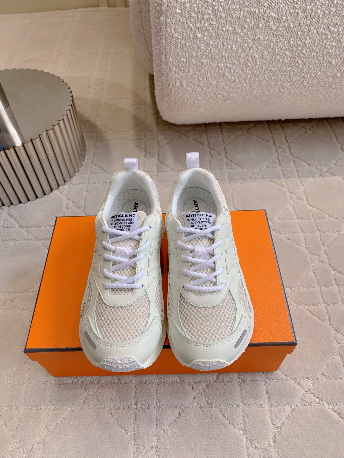 NO:233866,ARTICLE NO. Millennium retro running shoes. Every pair is easy to match. Satisfies your daily commuting and fashionable party scenes. Define outstanding style. Describe free attitude. ZP purchase and develop. Version counter. Upper cowhide splicing mesh. Inner breathable mesh. Original open molded sole. Size 35-39 (customized for 40), casual shoes/sports shoes. christian louboutin, sneakers, cowhide.19860909ARTICLE NO. 千禧复古跑鞋 每一双都好搭衣服 满足你的日常通勤与时尚派对场景穿搭 定义出众型格 演绎自由态度  ZP购入打版开发 对版专柜 鞋面牛皮拼接网面 内里透气网面 原版开模大底 尺码35-39（40定做）,休闲鞋/运动鞋,christian louboutin,sneakers,cowhide,Women's Shoes