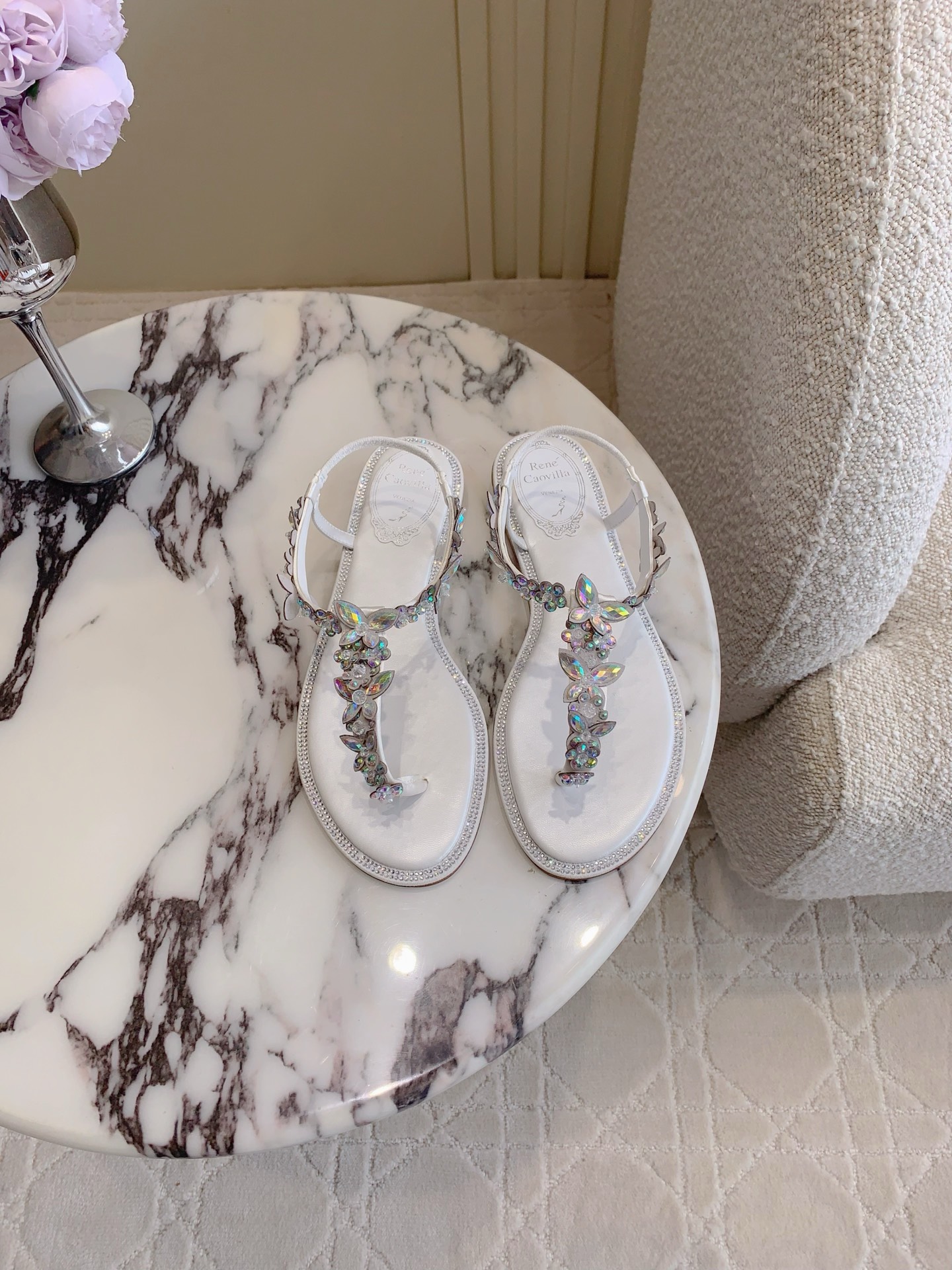 NO:233863,Ren* Caovill* Heavy Industry Butterfly Crystal Flat Toe Sandals bling bling exquisite and crafts, silk upper, hand-sewn rhinestones, footbed sheepskin, Italian leather outsole, size 35-39 (34 40 41 42 43 customized), sandals, sandals, sheepskin, real silk, Leather soles19860909Ren* Caovill*重工蝴蝶水晶平底夹趾凉鞋 bling bling精致逼人 堪称工艺品 鞋面真丝 手工缝制水钻 垫脚羊皮 意大利真皮大底 尺码35-39（34 40 41 42 43定做）,凉鞋,sandals,sheepskin,real silk,Leather soles,Women's Shoes