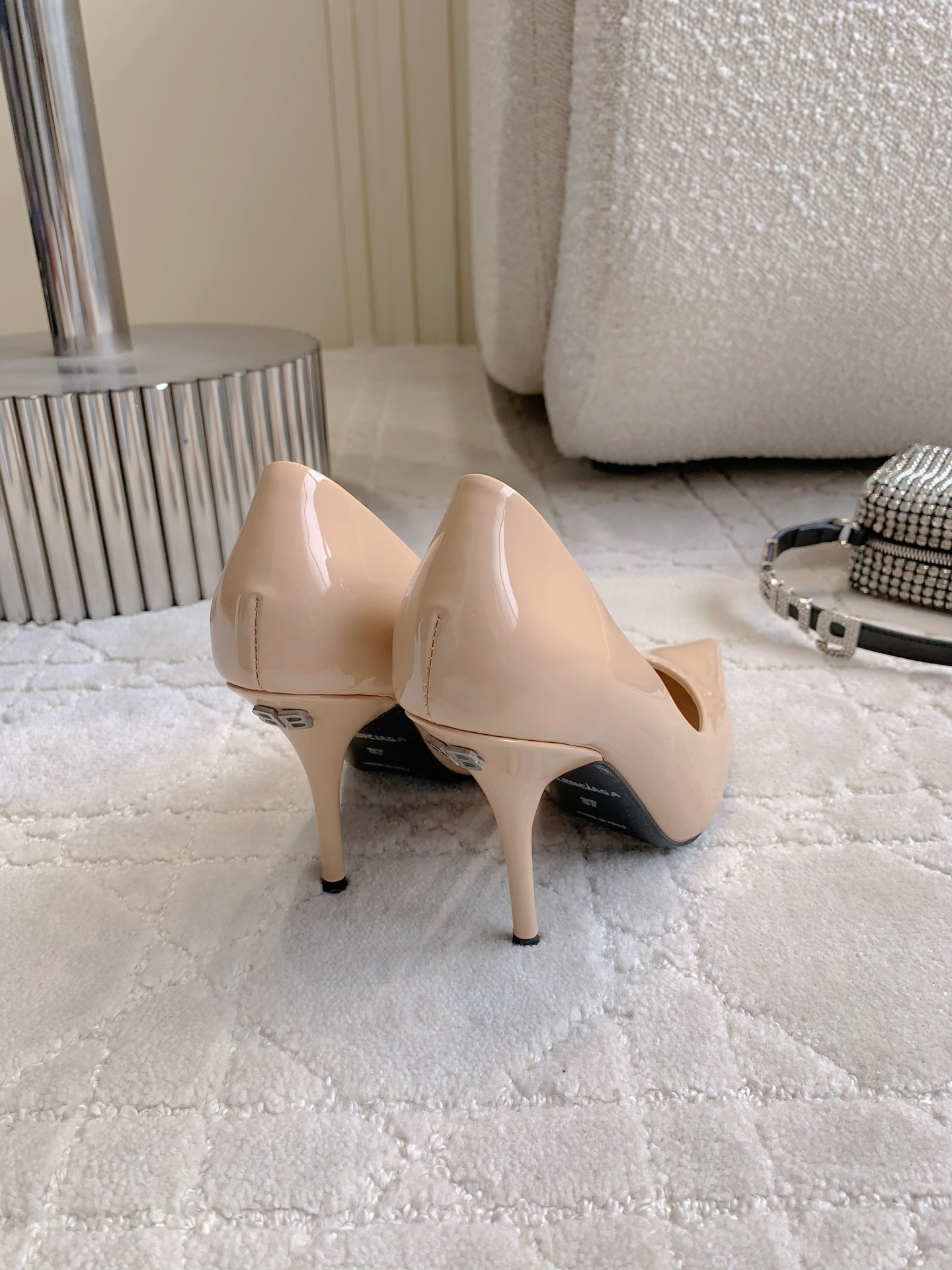 “672.Balancing’s New Paint-Skin-Head Heel Heels Review: Stylish Design and Comfort” - 图片 8