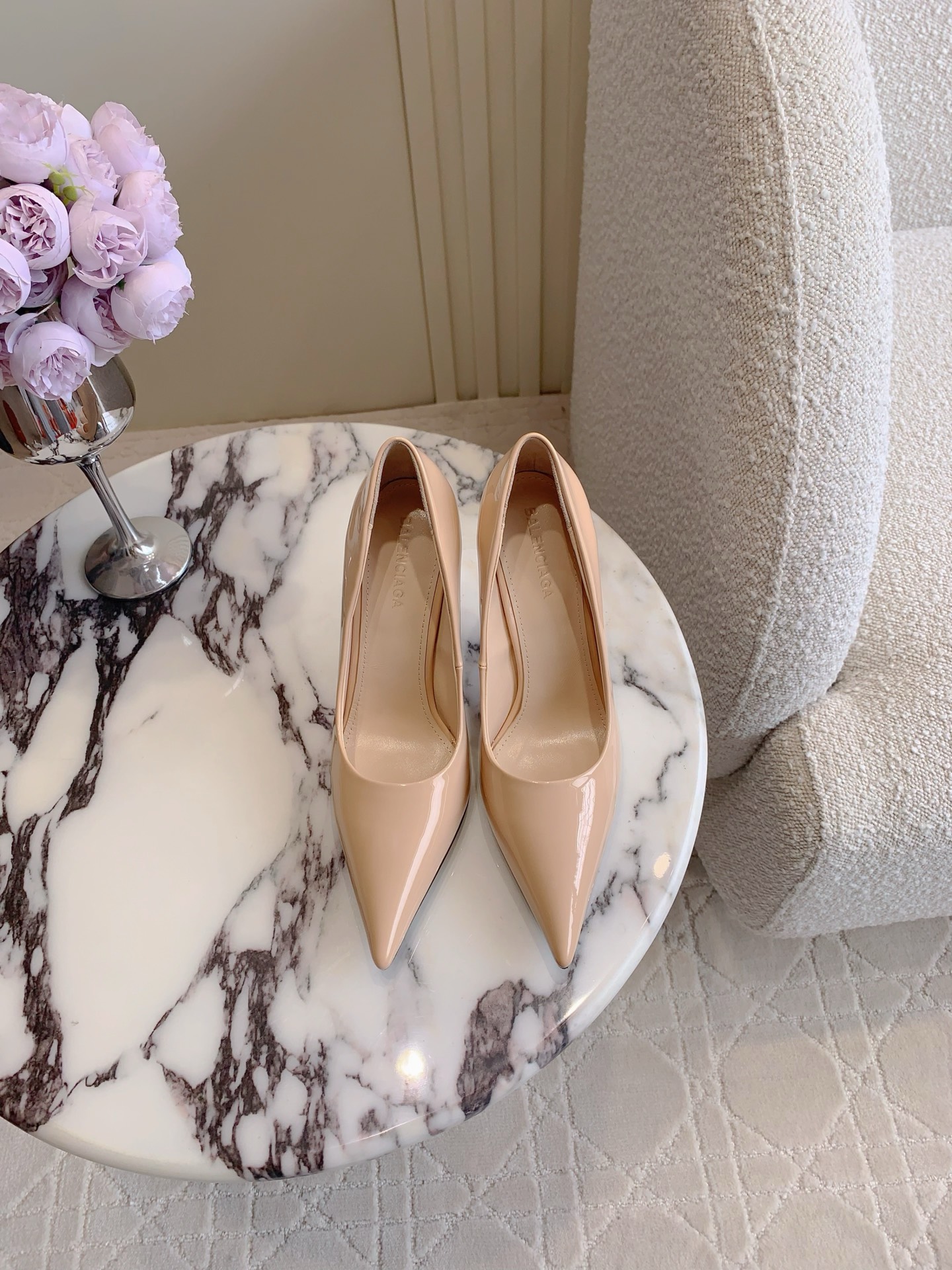 “672.Balancing’s New Paint-Skin-Head Heel Heels Review: Stylish Design and Comfort” - 图片 2
