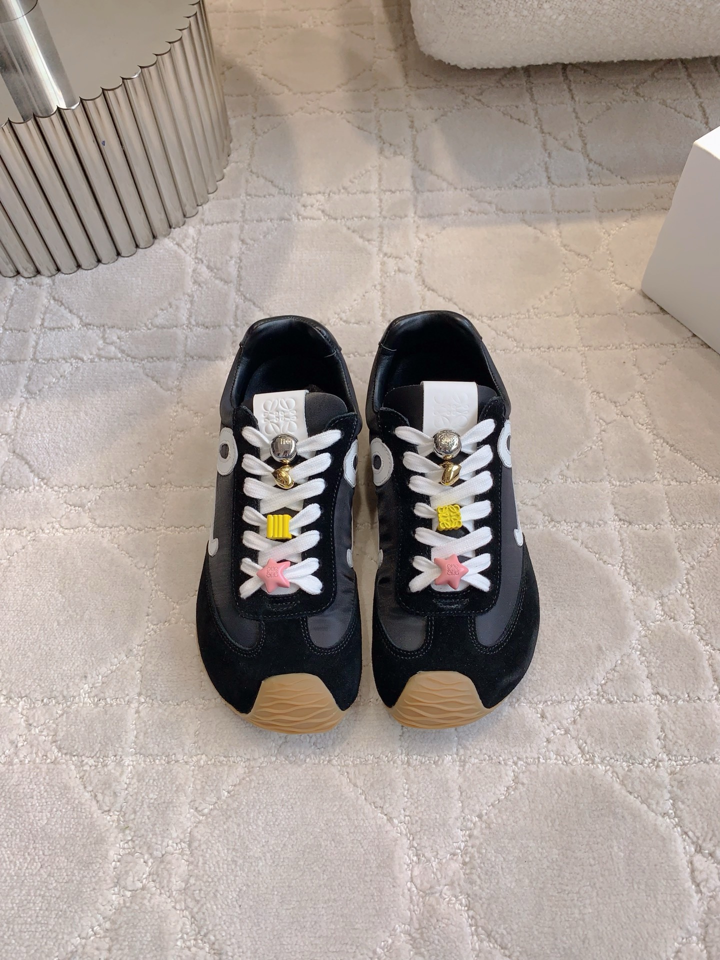 NO:230182,(15 buttons) Loew* newest Ballet Runner 2.0 German training shoes casual shoes. The buttons can be combined freely. The foot feel is super comfortable. No pressure to match. No need to match. Slack and fashionable. Original purchase and development. Details comparison counter. Upper cowhide nylon cloth. Stepping cowhide. Original open molded outsole. Size 35-39 (customized for 40), casual shoes/sports shoes, loewe, sneakers, cowhide19860909（扣子15） Loew*新款Ballet Runner 2.0德训鞋休闲鞋 扣子可自由组合 脚感超级舒适 搭配什么风格都毫无压力 松弛又时髦  原版购入打版开发 细节对比专柜 鞋面牛皮拼接尼龙布 垫脚牛皮 原版开模大底 尺码尺码35-39（40定做）,休闲鞋/运动鞋,loewe,sneakers,cowhide,Women's Shoes