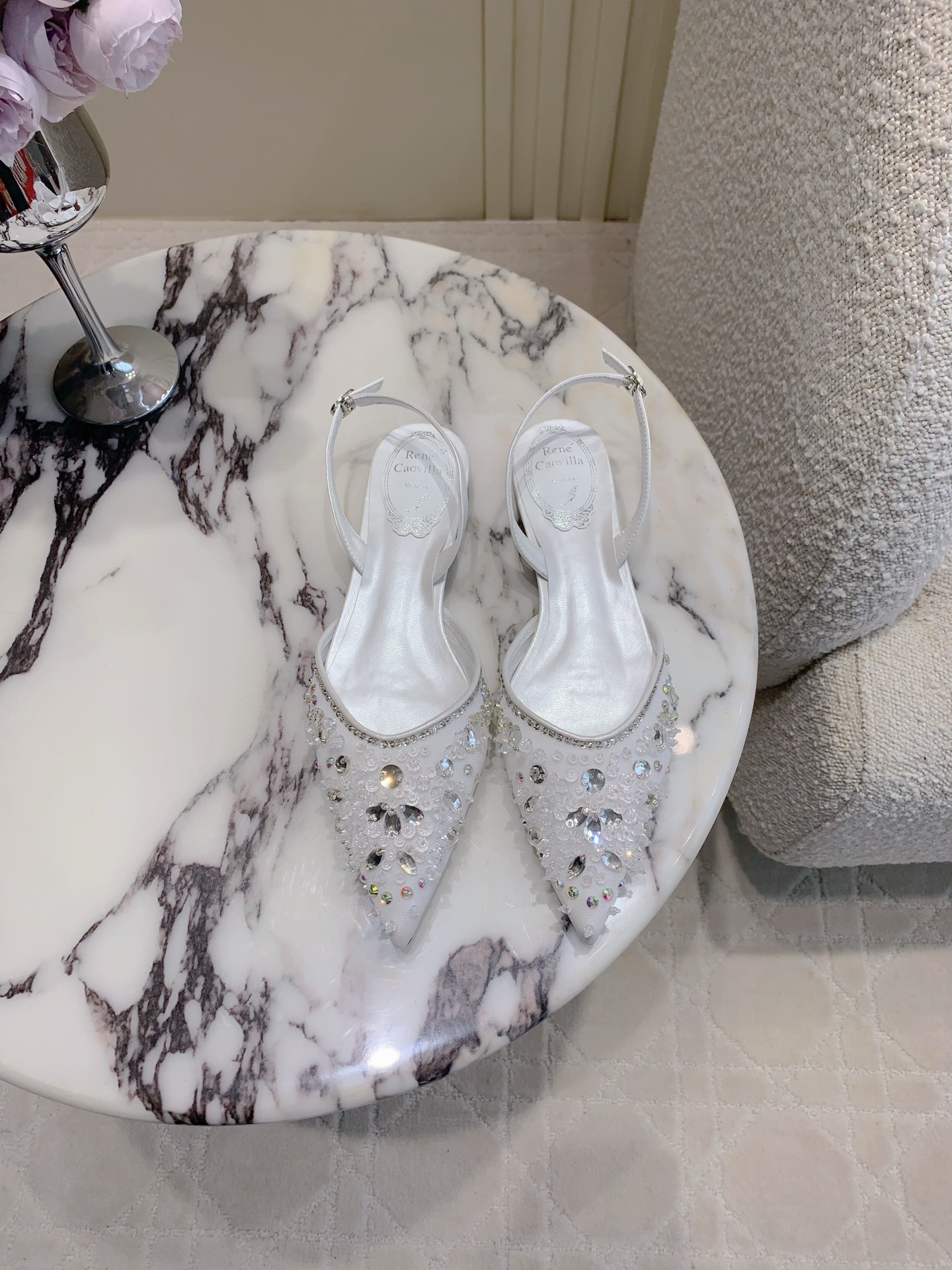 NO:230150,Rear empty single shoes Ren* Caovill* heavy industry rhinestone series bling bling exquisite and crafts, imported high-density mesh, hand-sewn rhinestones, footbed sheepskin, Italian leather outsole, high flat sole/7.5cm Size 35-39 (34 40 41 42 43 customized), sandals, sandals, sheepskin, Leather soles19860909后空 单鞋 Ren* Caovill*重工水钻系列 bling bling精致逼人 堪称工艺品 面料进口高密度网纱 手工缝制水钻 垫脚羊皮 意大利真皮大底 跟高平底/7.5cm 尺码35-39（34 40 41 42 43定做）,凉鞋,sandals,sheepskin,Leather soles,Women's Shoes