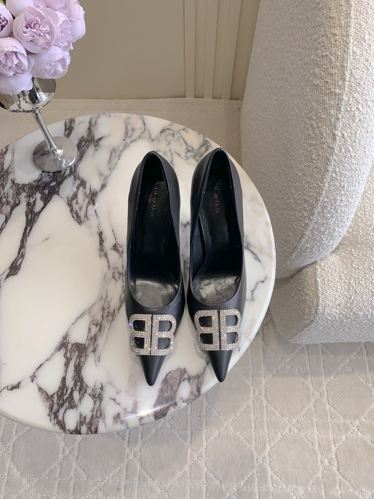 NO:225203,Balenciag* classic high heeled single shoes, small pointed toe design elongate the leg lines, classic double B-buckle decoration atmospheric and durable, upper calfskin, inner footbed sheepskin, Italian leather outsole, heel height 9.5cm, size 35-39 (34 40 41 custom), single shoes, balenciaga, cowhide, sheepskin, Leather soles19860909Balenciag*经典款高跟单鞋 小尖头设计拉长腿部线条 经典双B扣装饰大气又耐看 鞋面小牛皮 内里垫脚羊皮 意大利真皮大底 跟高9.5cm 尺码35-39（34 40 41定制）,单鞋,balenciaga,cowhide,sheepskin,Leather soles,Women's Shoes