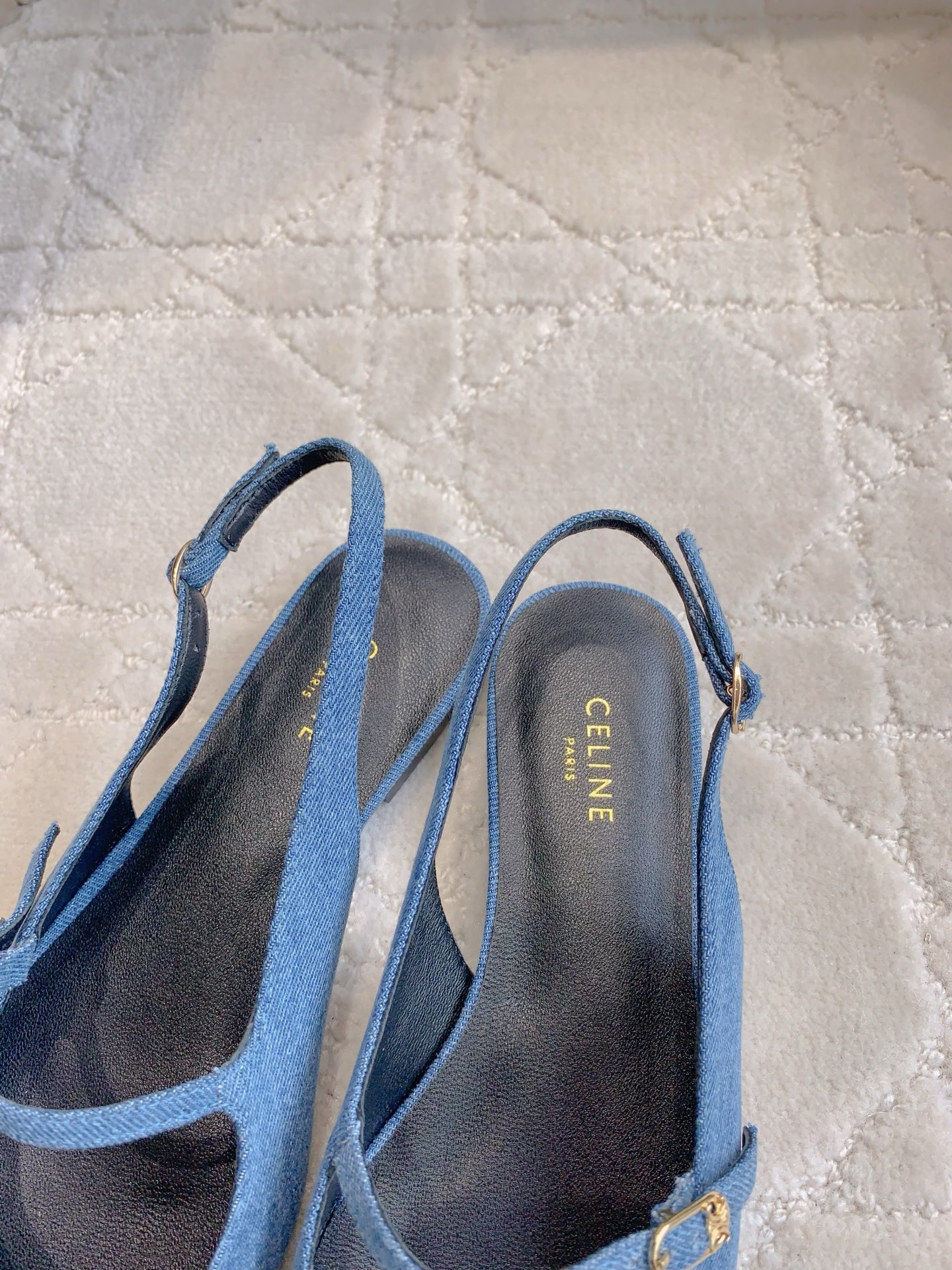 Stylish Leather Flat Shoes by Celin in Sizes 35-39: Shoe-Faced Cowcloth Design - 图片 6