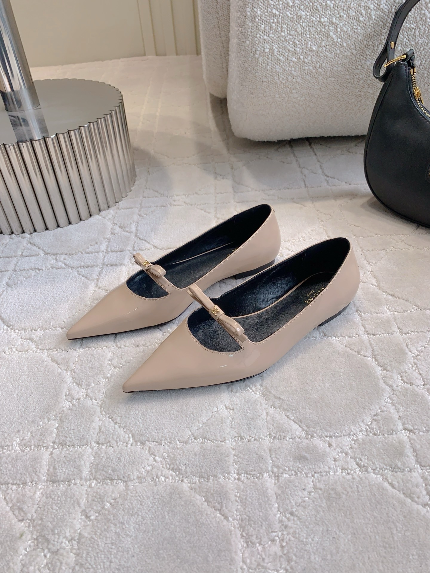 Stylish Leather Flat Shoes by Celin: Italian Craftsmanship in Sizes 35-39 - 图片 1