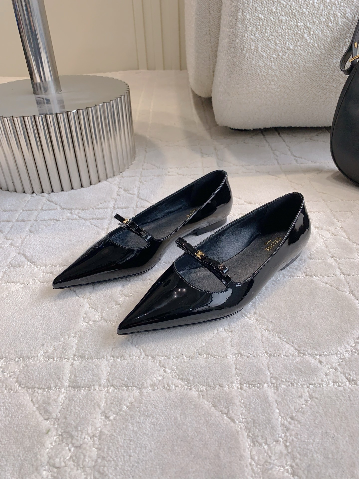 Stylish Leather Flat Shoes by Celin: Italian Size 35-39, Shoe-Faced Cowcloth Design - 图片 1