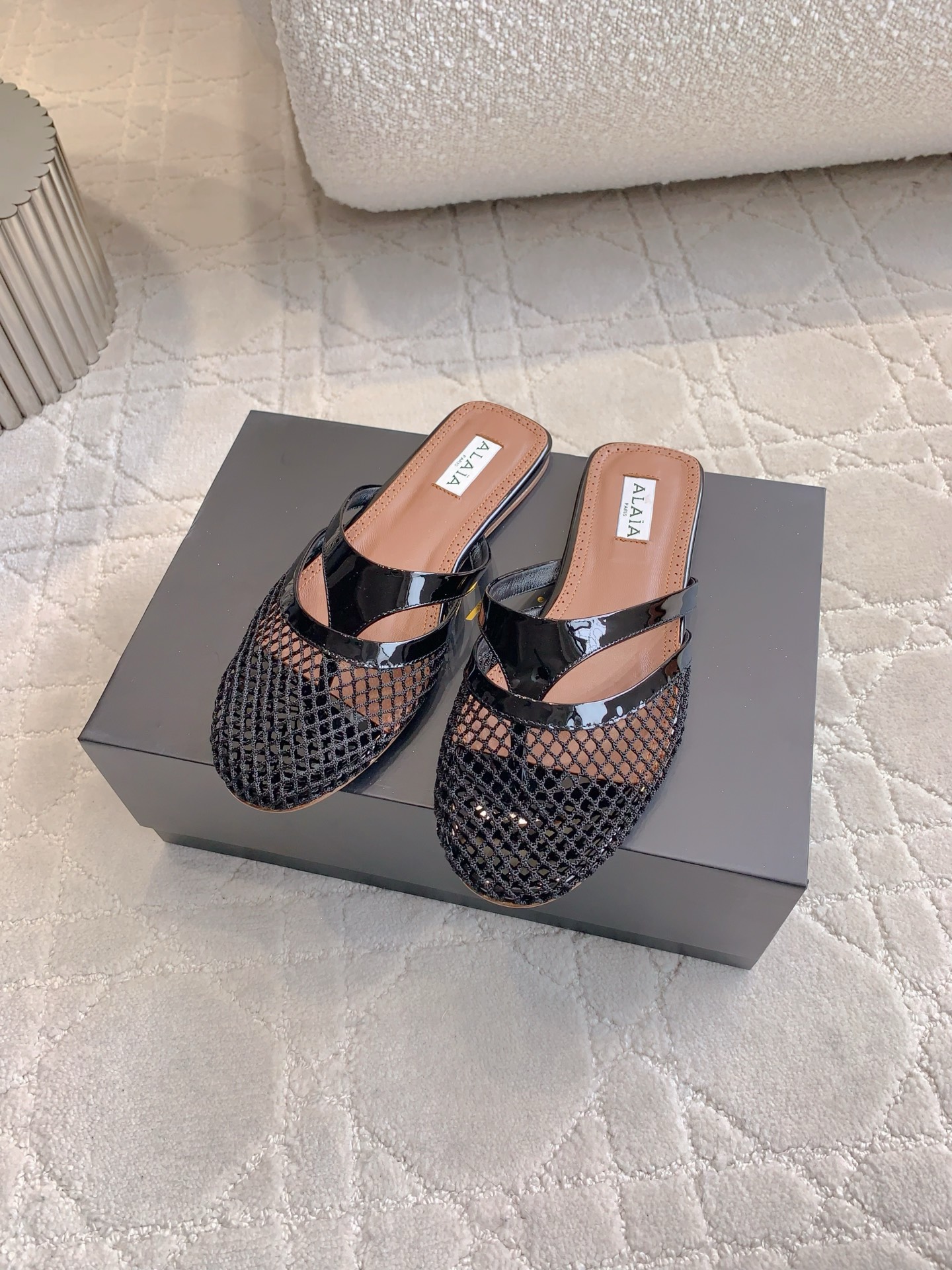 Alaia’s Eccentric and Super-Soft Shoes: New Net-Toe Slippers for Comfort and Style - 图片 3
