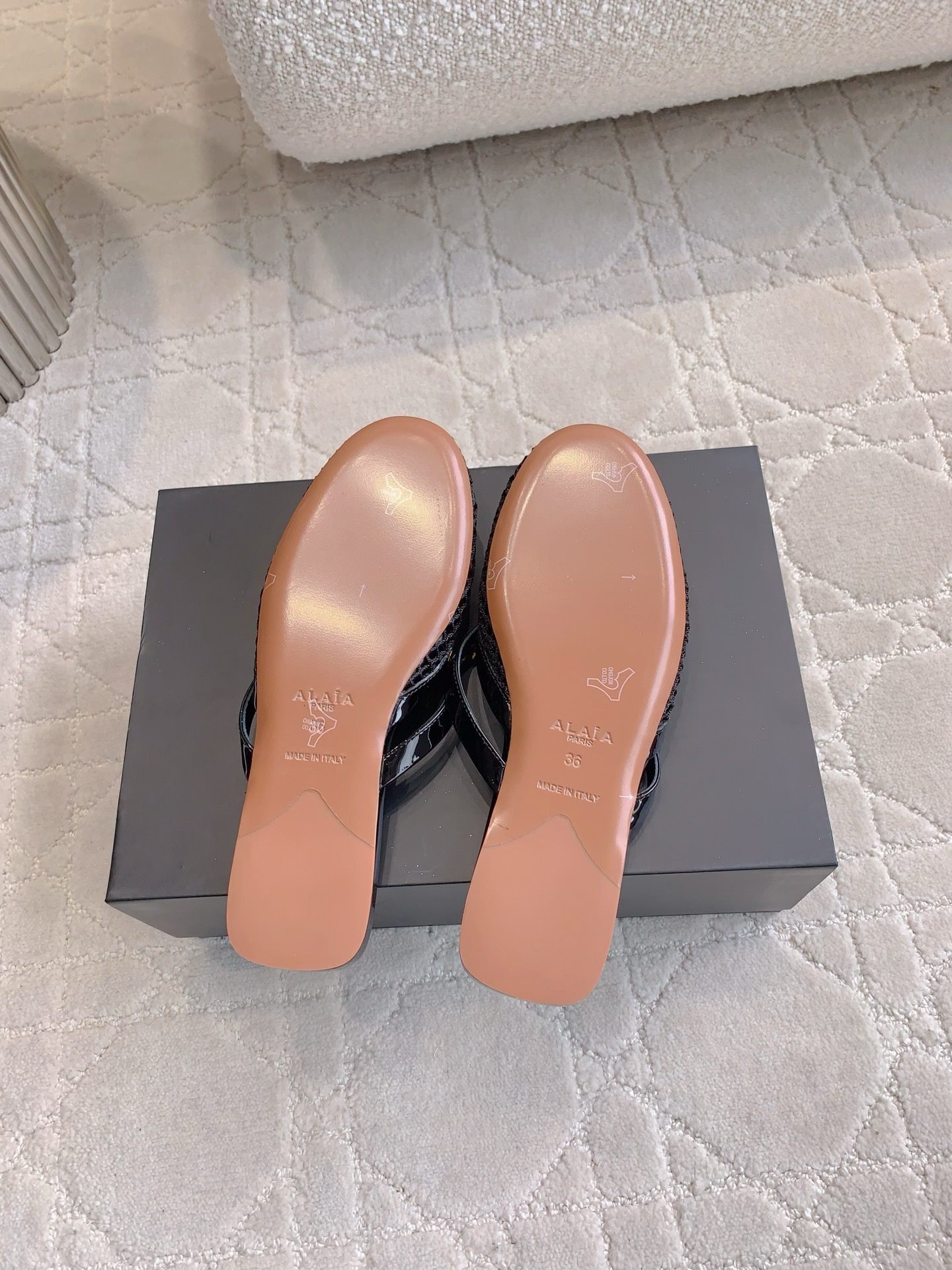 Alaia’s Eccentric and Super-Soft Shoes: New Net-Toe Slippers for Comfort and Style - 图片 9