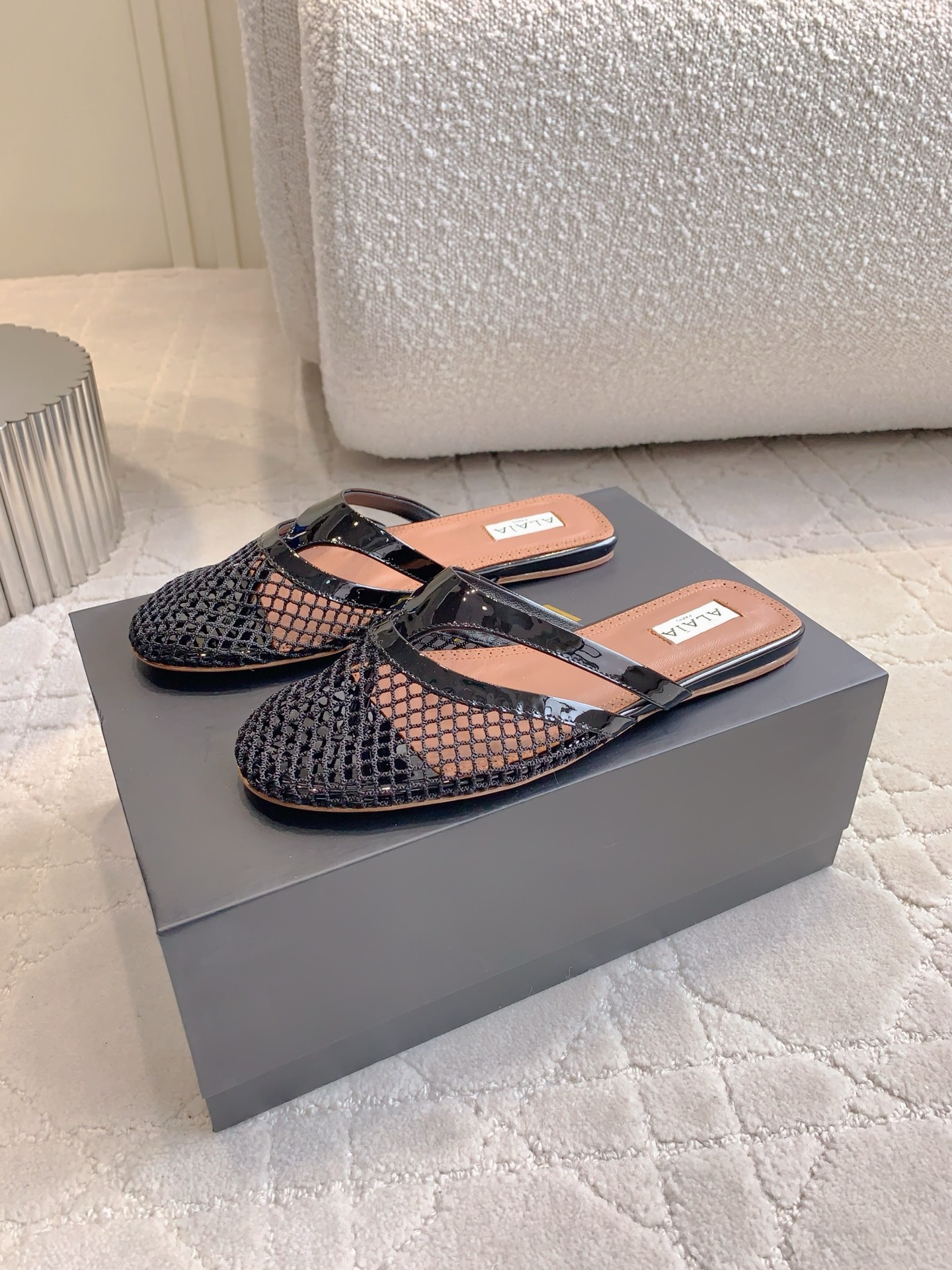 Alaia’s Eccentric and Super-Soft Shoes: New Net-Toe Slippers for Comfort and Style - 图片 4