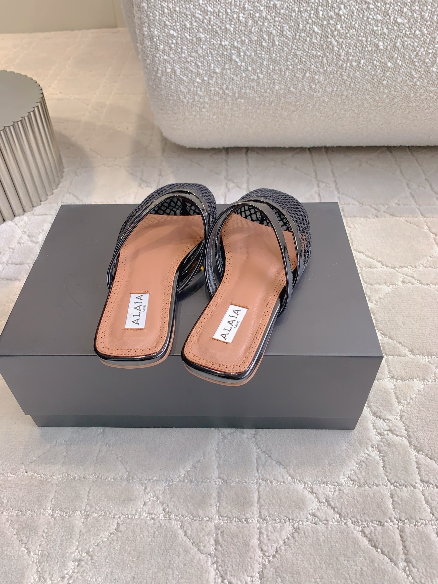 Alaia’s Eccentric and Super-Soft Shoes: New Net-Toe Slippers for Comfort and Style - 图片 8