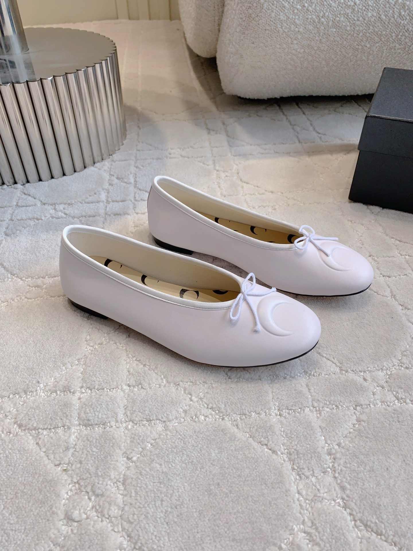 Unique Moon Base Ballet Shoes by Repetto: Cozy, Invincible, and Beautiful Craftsmanship - 图片 4