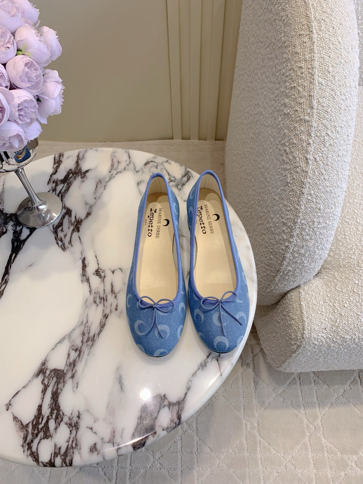 NO:230066,Repetto Co-branded Marine Serre Ballet Shoes with crescent moon logo unique and beautiful, unrivalled and comfortable feet, good-looking, everything looks good, essential items, calfskin/denim, inner foot pad sheepskin Italian leather outsole, heel height 3.5cm, size 35-39 (customized for 40), ballet shoes, cowhide, sheepskin, Leather soles19860909Repetto 联名 Marine Serre 新月粗跟芭蕾鞋 鞋身月亮标志独特又好看 脚感无敌舒适 配啥都好看 必备单品 鞋面小牛皮/牛仔布 内里垫脚羊皮 意大利真皮大底 跟高3.5cm 尺码35-39（40定做）,芭蕾舞鞋,cowhide,sheepskin,Leather soles,Women's Shoes