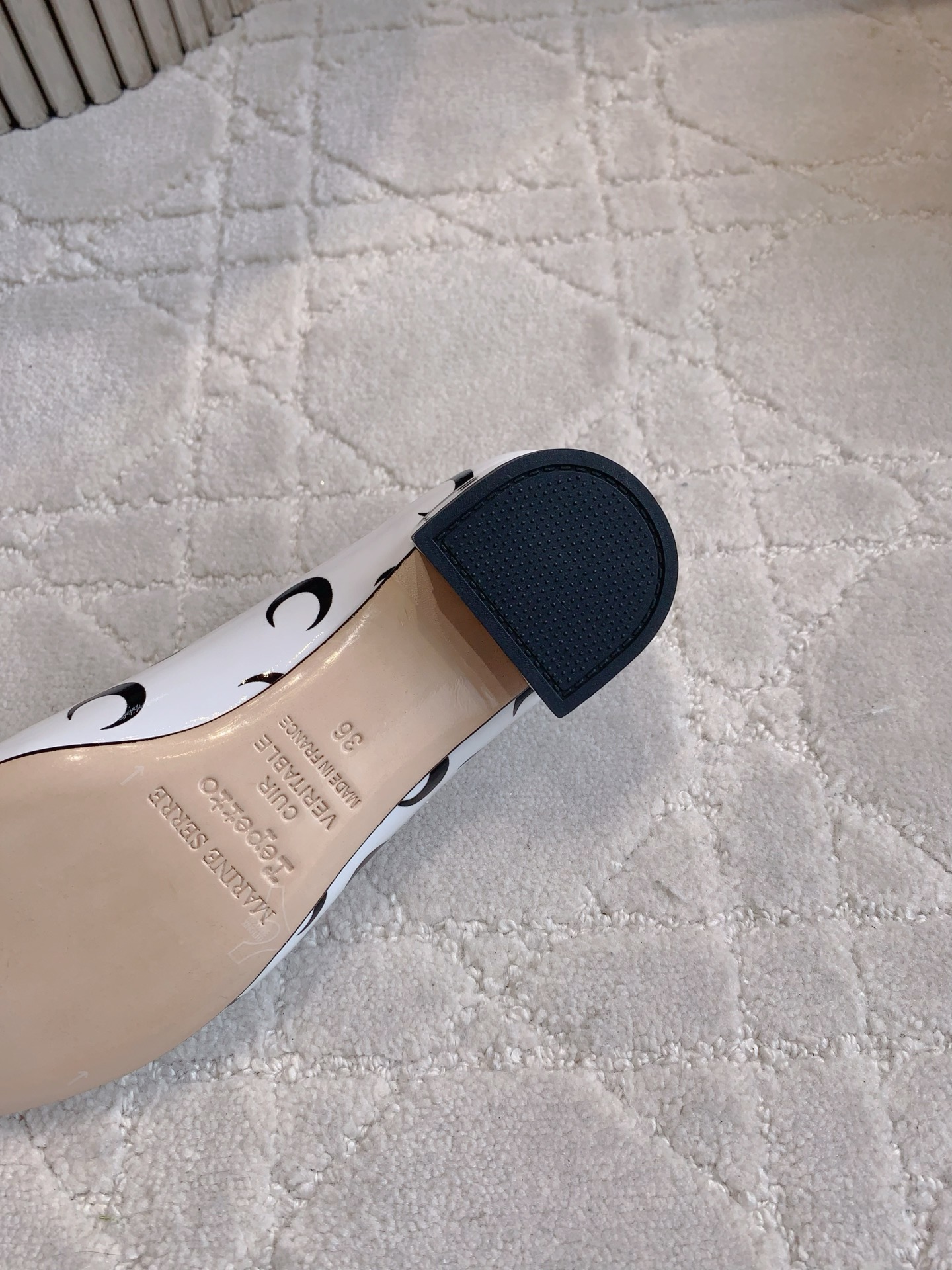 “Marine Serre New Moon Crunch Ballet Shoes: Unique Lunar Symbol, Comfortable and Stylish” - 图片 8