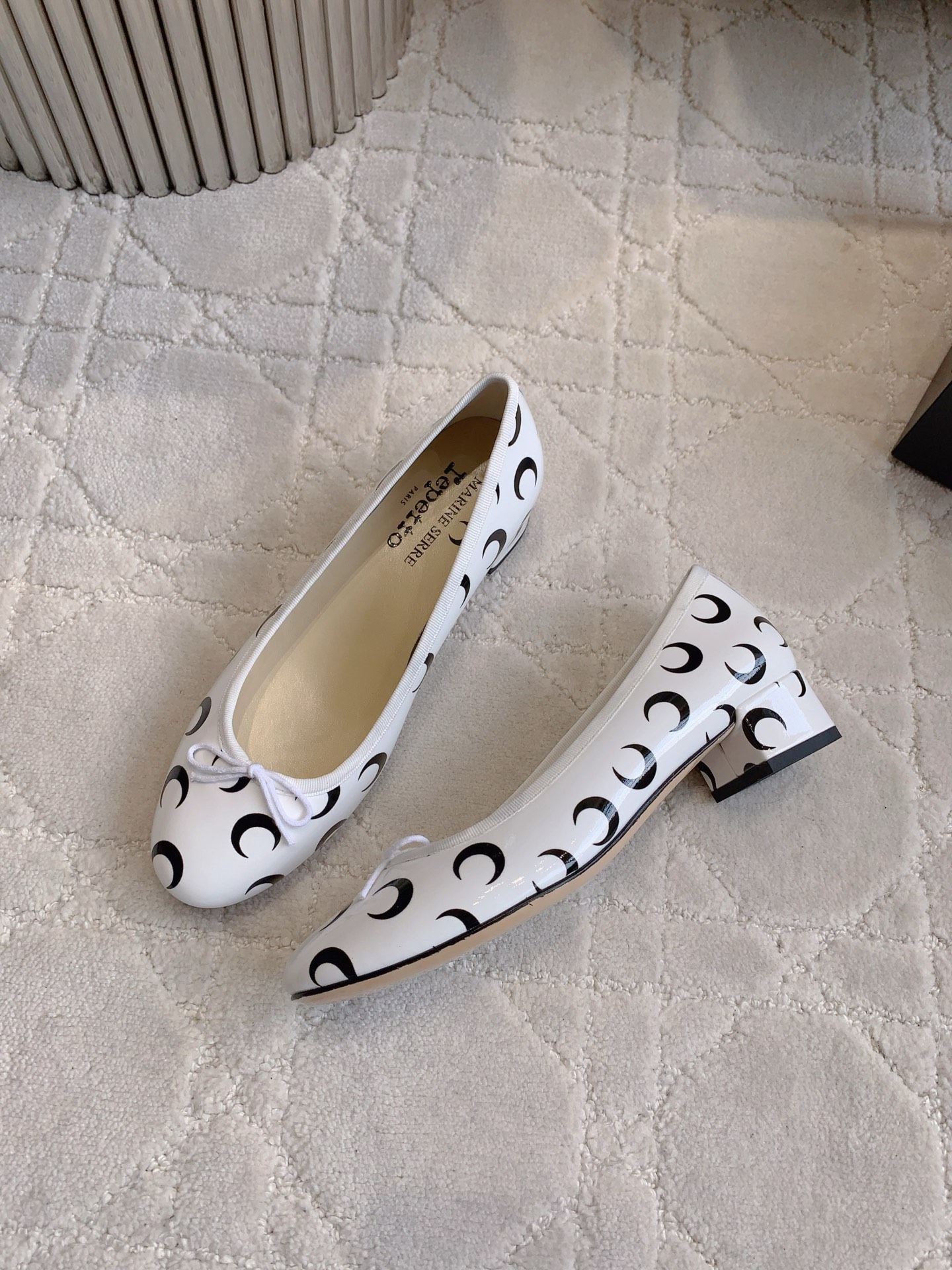 “Marine Serre New Moon Crunch Ballet Shoes: Unique Lunar Symbol, Comfortable and Stylish” - 图片 2