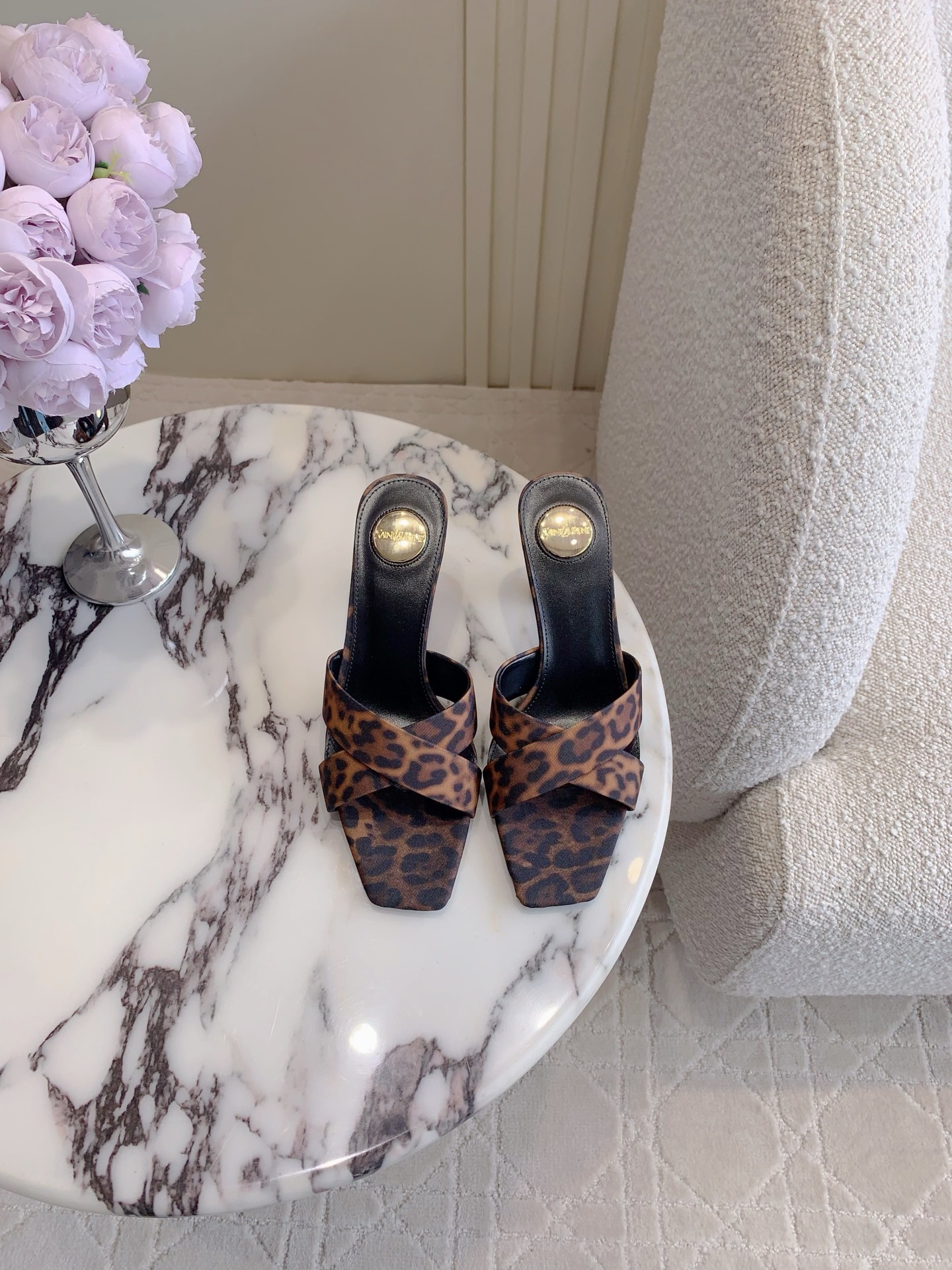 NO:230015,SAINT LAUREN* YSL Yang Shulin's new cross-belt high heels, the beautiful beauty of the young lady's high heels, elegant and charming and sexy, full of feminine, silk upper/skin, inner footbed sheepskin Italian leather outsole, heel height 7.5cm, size 35-39 (custom made of 40), slippers, saint laurent, saint laurent, high heels, slippers, sheepskin, real silk, Leather soles19860909SAINT LAUREN* YSL 杨树林新款交叉带高跟鞋 小姐姐的美丽尤物高跟鞋 优雅迷人性感 女人味十足 鞋面真丝/羊皮 内里垫脚羊皮 意大利真皮大底 跟高7.5cm 尺码35-39（40定做）,拖鞋,saint laurent,saint laurent,high heels,slippers,sheepskin,real silk,Leather soles,Women's Shoes