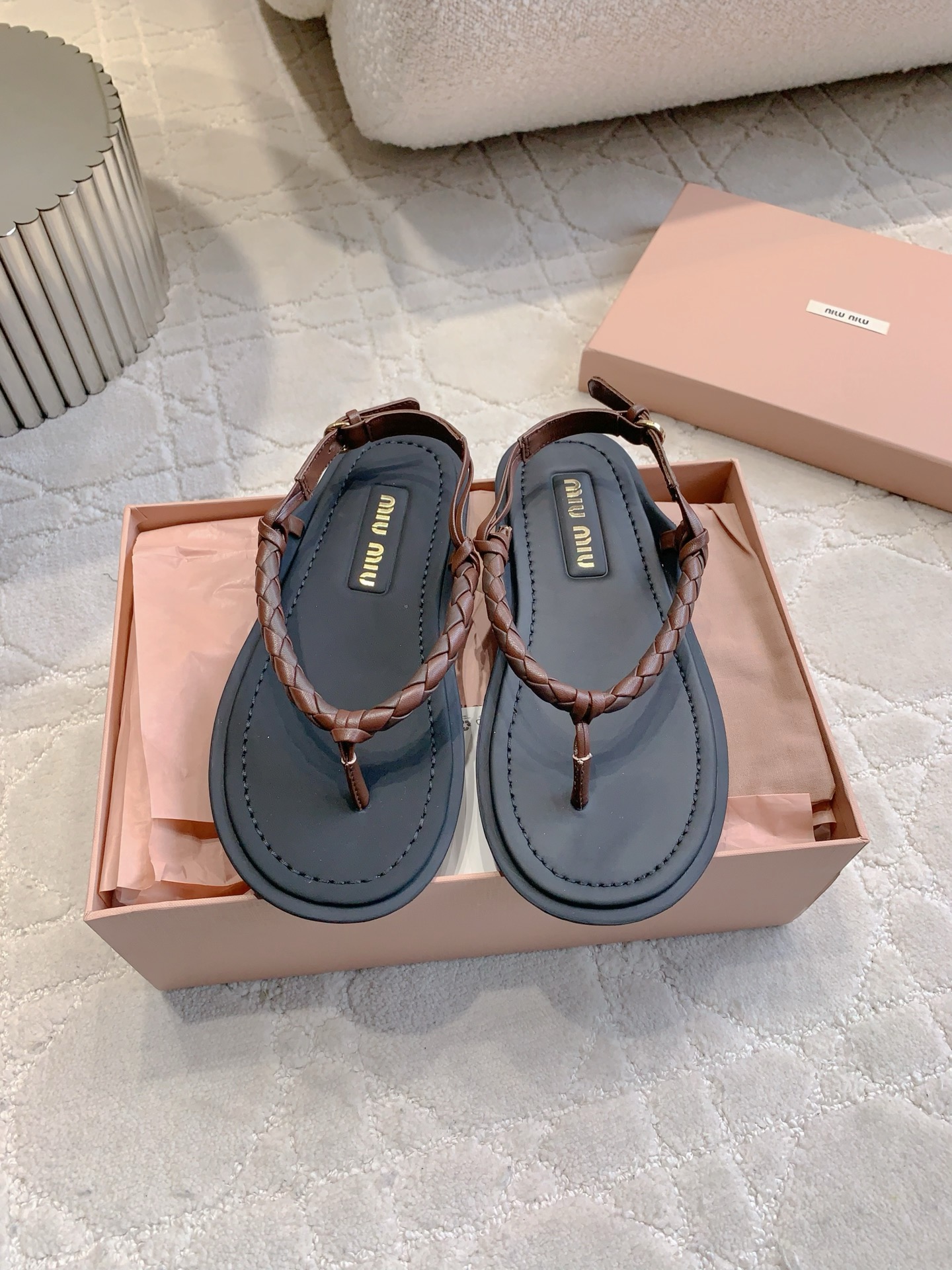 NO:262447,Miu's new clip-toe flat sandals, the upper braided design is super good, it is the peak of summer fashion, comfortable and easy to wear, multi-color optional Size 35-39 (customized for 40), split-toe shoes, miumiu, sandals19860909miu新款夹趾平底凉鞋 鞋面编织设计超好看 简直夏天时髦颜值巅峰 舒适又好穿 多色可选 尺码35-39（40定做）,分趾鞋,miumiu,sandals,Women's Shoes