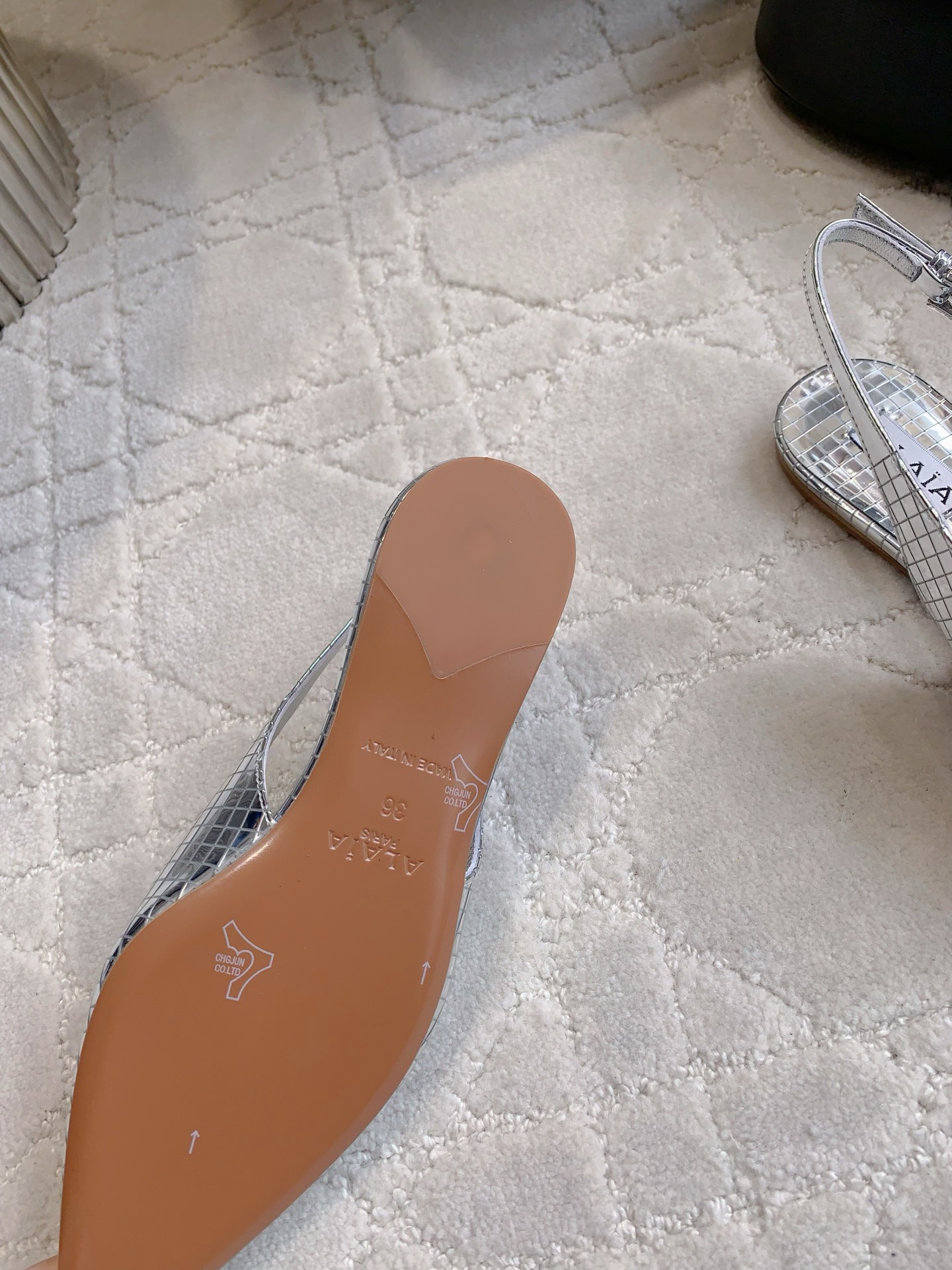 Alaia’s Futuristic Mirror Metal Flat Shoes: Price at 696. - 图片 9