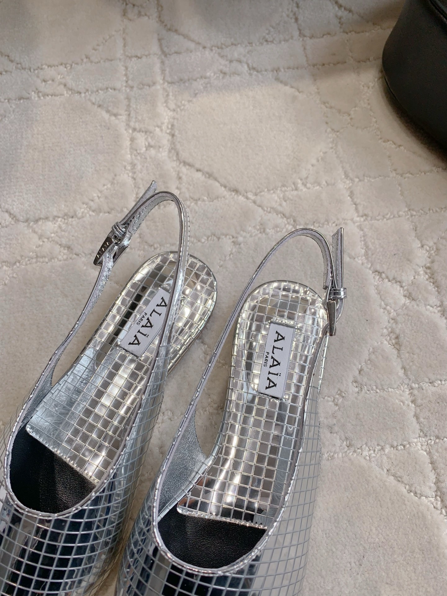 Alaia’s Futuristic Mirror Metal Flat Shoes: Price at 696. - 图片 6