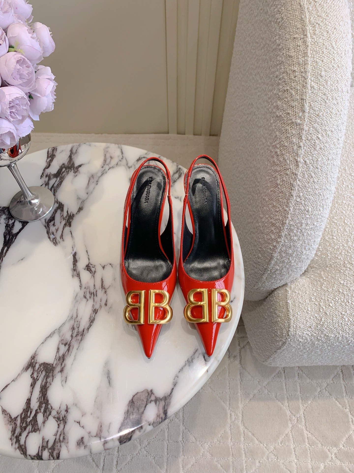 NO:225236,Balenciag* classic high heel shoes, small pointed toe design elongate the leg lines, classic double B-buckle decoration atmospheric and durable, upper calfskin, inner footbed sheepskin Italian leather outsole Heel height 7cm Size 35-39 (34 40 41 42 43 Customized), sandals, balenciaga, sandals, cowhide, sheepskin, Leather soles19860909Balenciag*经典款高跟单鞋 小尖头设计拉长腿部线条 经典双B扣装饰大气又耐看 鞋面小牛皮 内里垫脚羊皮 意大利真皮大底 跟高7cm 尺码35-39（34 40 41 42 43定制）,凉鞋,balenciaga,sandals,cowhide,sheepskin,Leather soles,Women's Shoes