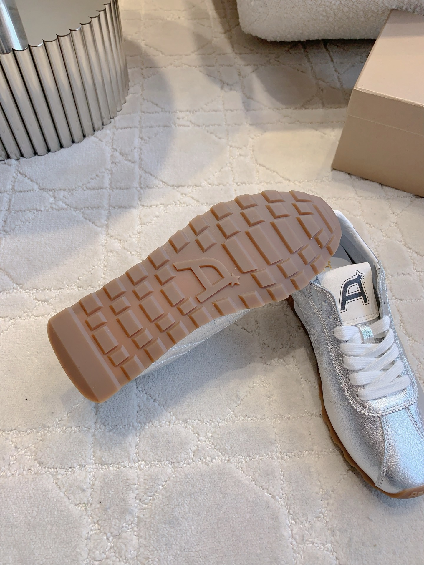 “Stylish Recreational Shoes Ash Argande: Comfortable, Closed, Control. Size 35-39, Worth $650.” - 图片 8