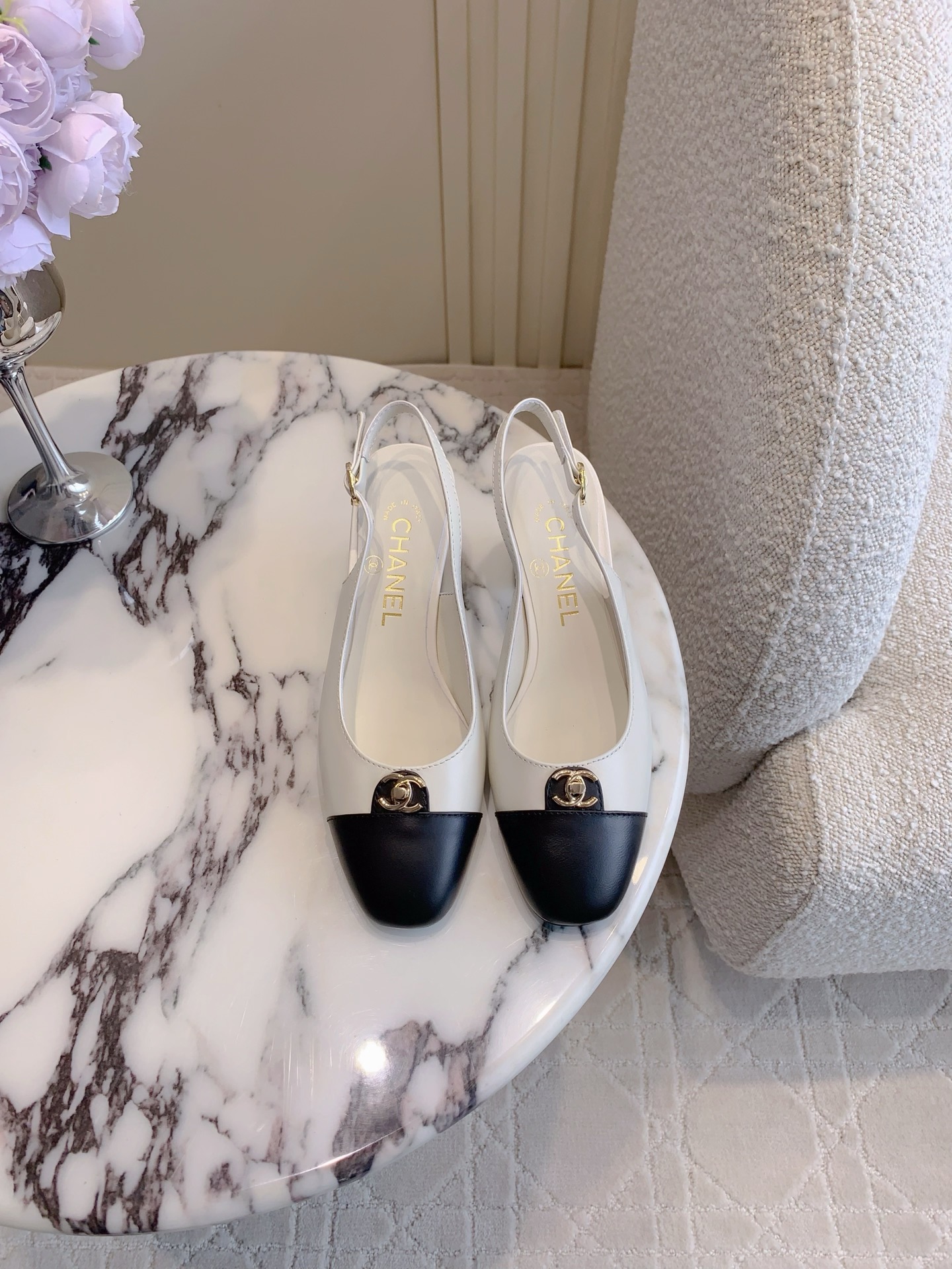 NO:251991,CHANE* classic sling back thick heel shoes classic simple and versatile, easy to wear, perfect comfort, calfskin upper ZP mold opening hardware buckle inner foot pad sheepskin Italian leather outsole heel height 5.5cm size 35-39 (40 41 custom made), single shoes Mary Jane, chanel, mary jane, cowhide, sheepskin, Leather soles19860909CHANE*经典款sling back粗跟鞋 经典简约百搭 好穿不过时 舒适度满分 鞋面小牛皮 ZP开模五金扣 内里垫脚羊皮 意大利真皮大底 跟高5.5cm 尺码35-39（40 41定做）,单鞋玛丽珍,chanel,mary jane,cowhide,sheepskin,Leather soles,Women's Shoes