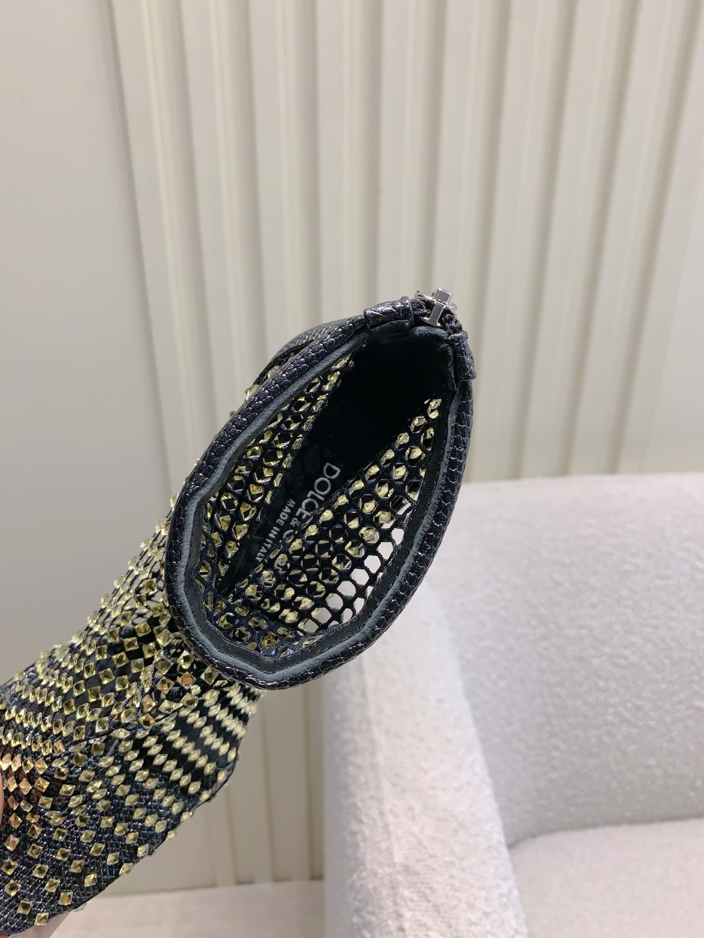 Dolce & Gabbana’s New Web Eye High-Drill Socks and Boots: Sexy, Mysterious, and Beautiful - 图片 5
