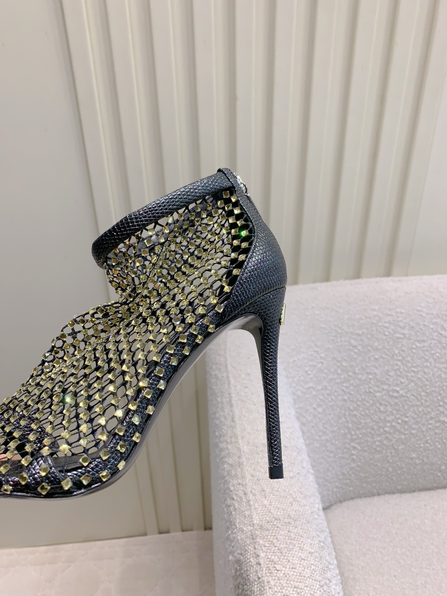 Dolce & Gabbana’s New Web Eye High-Drill Socks and Boots: Sexy, Mysterious, and Beautiful - 图片 6