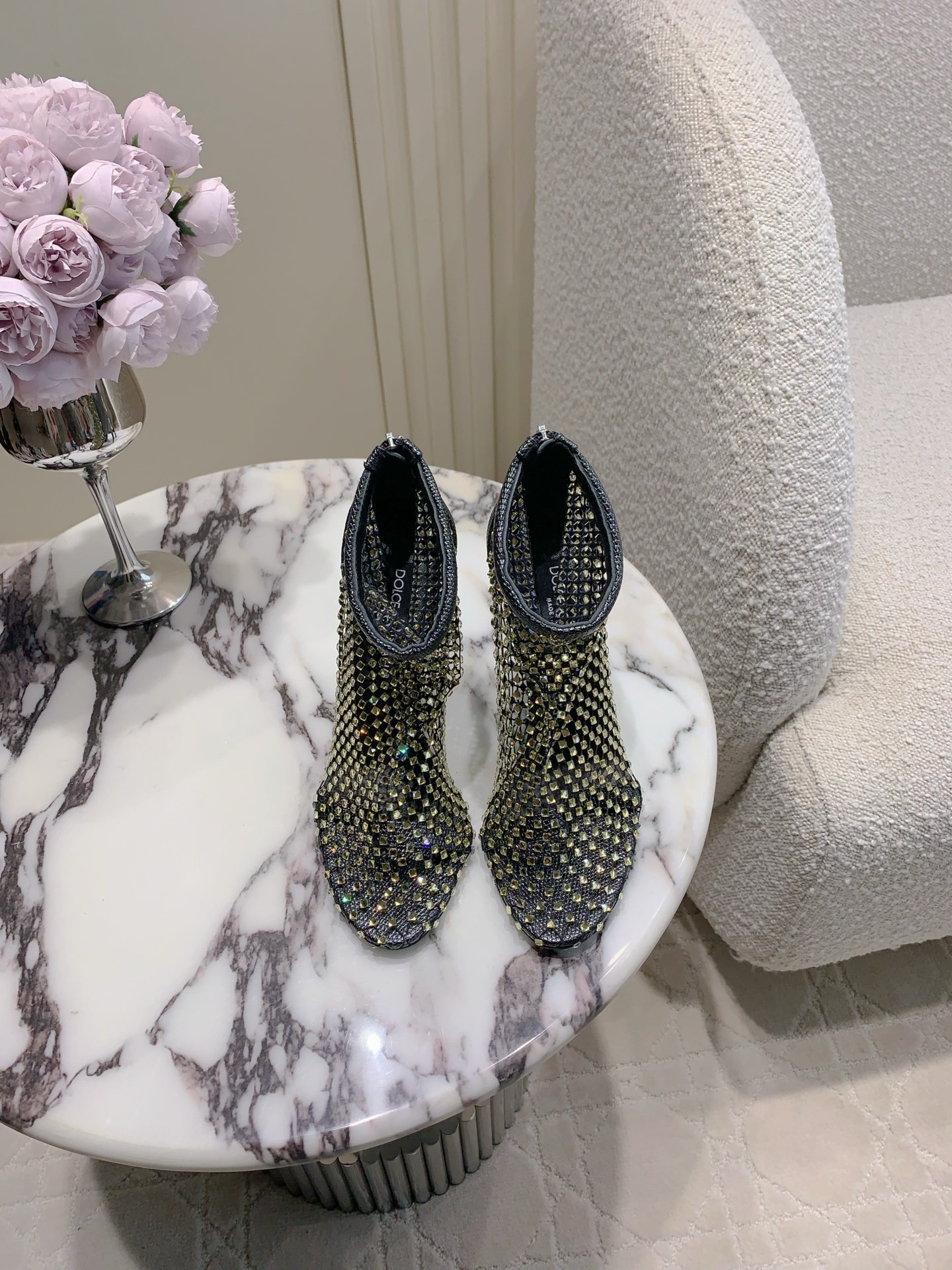 Dolce & Gabbana’s New Web Eye High-Drill Socks and Boots: Sexy, Mysterious, and Beautiful - 图片 8